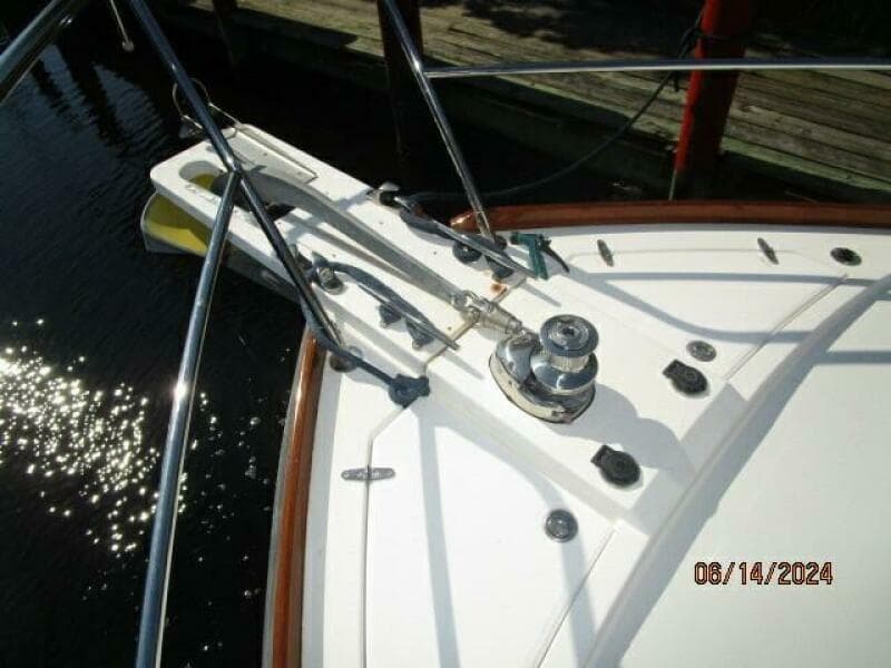 42' Sabre anchor windlass