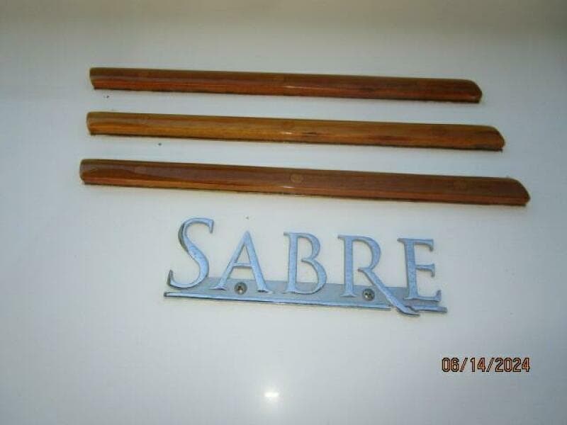 42' Sabre brand plate