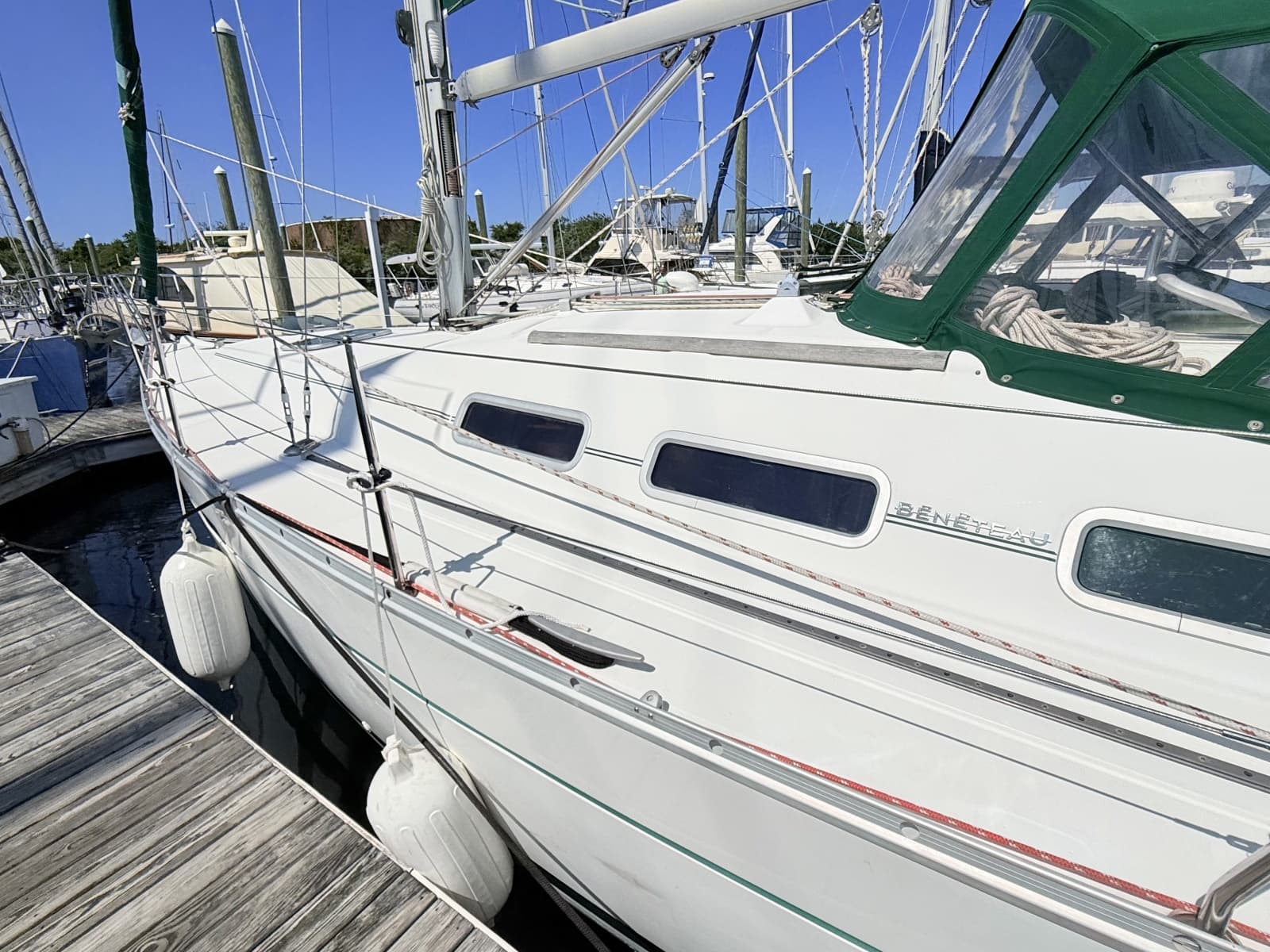 2004 Beneteau 373