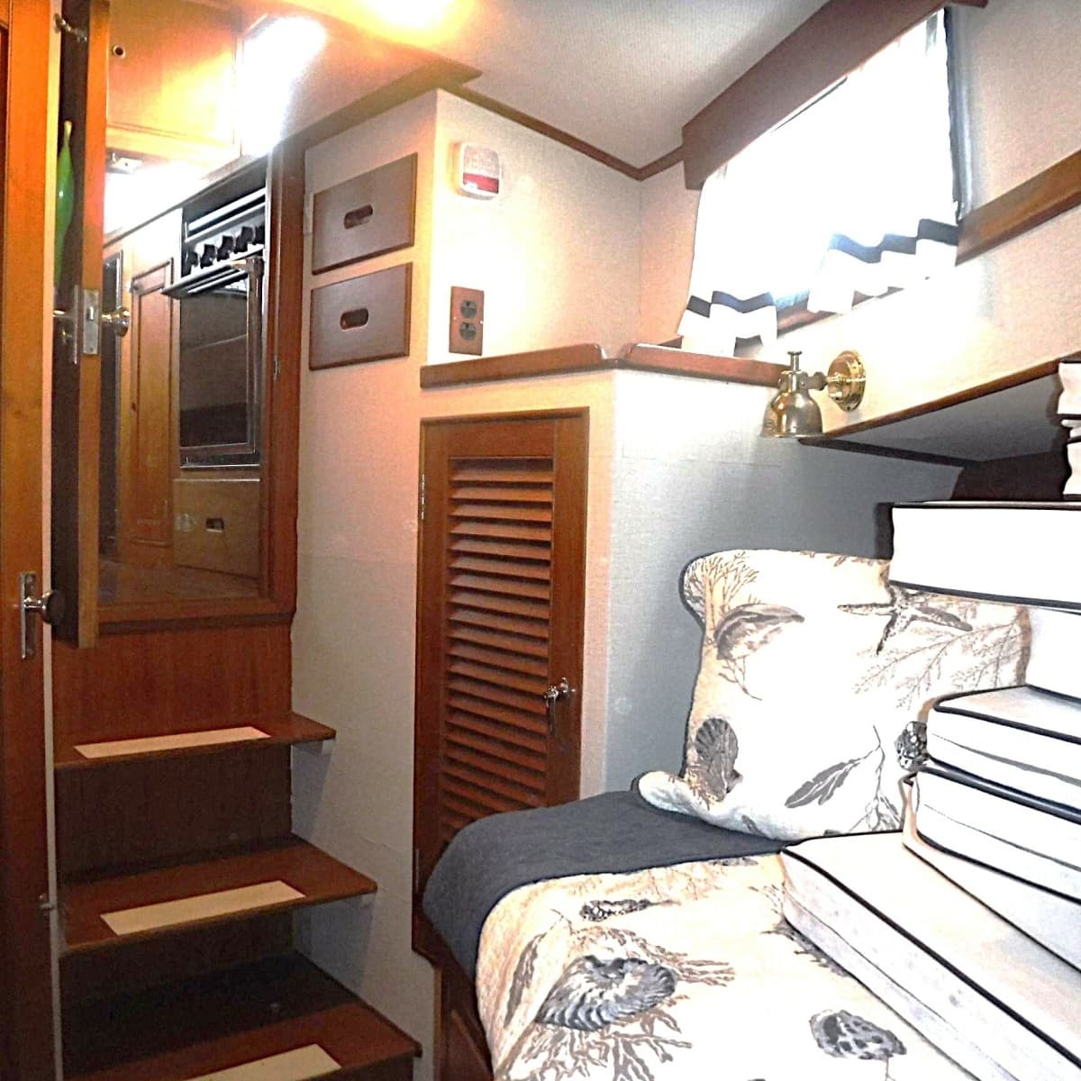 1983 Grand Banks Classic 36
