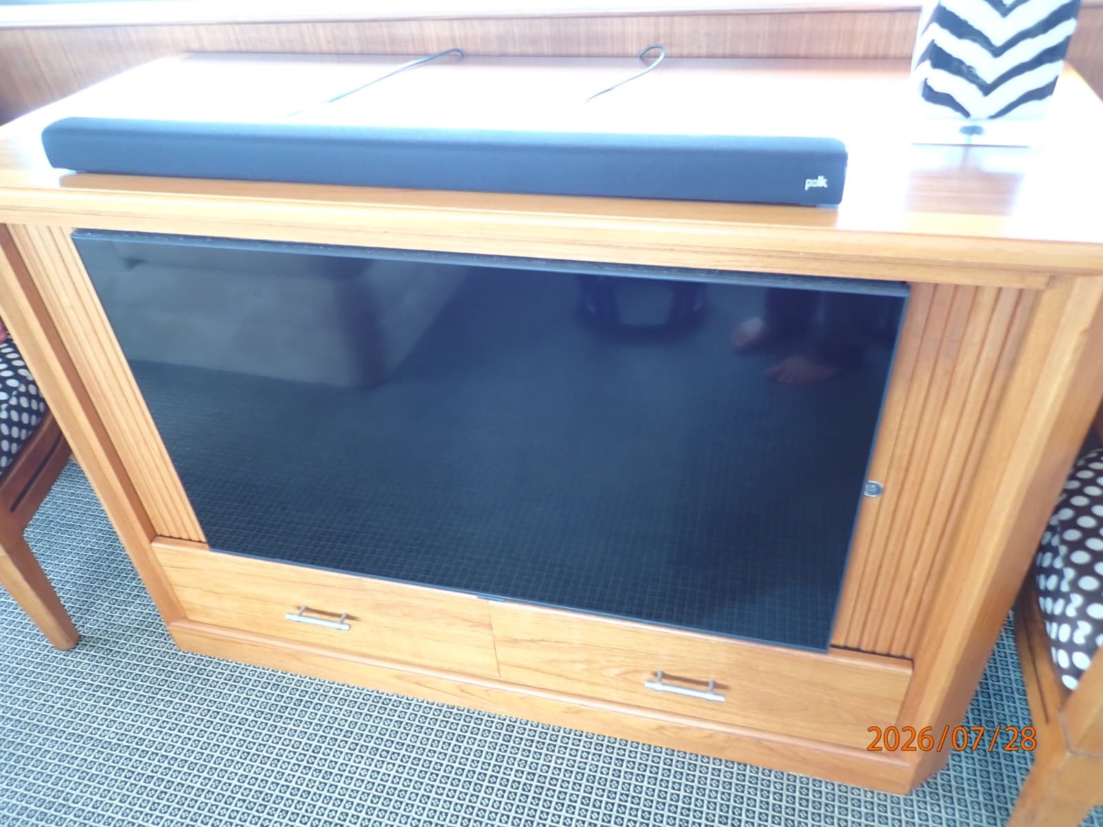 54' Hatteras salon TV