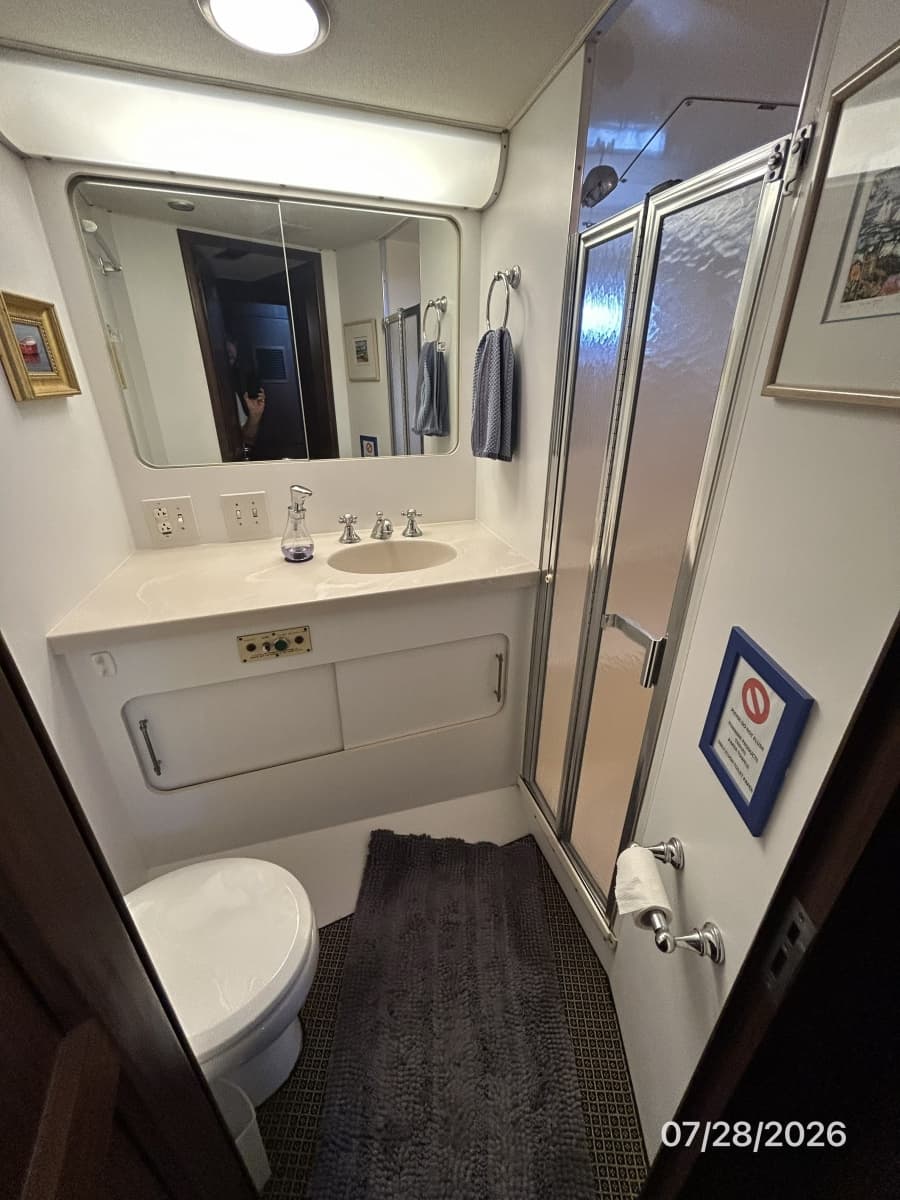 54' Hatteras forward guest stateroom head