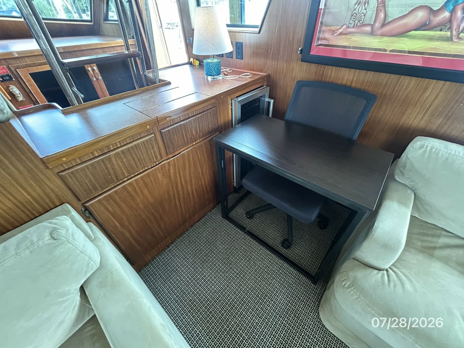 54' Hatteras salon starboard forward