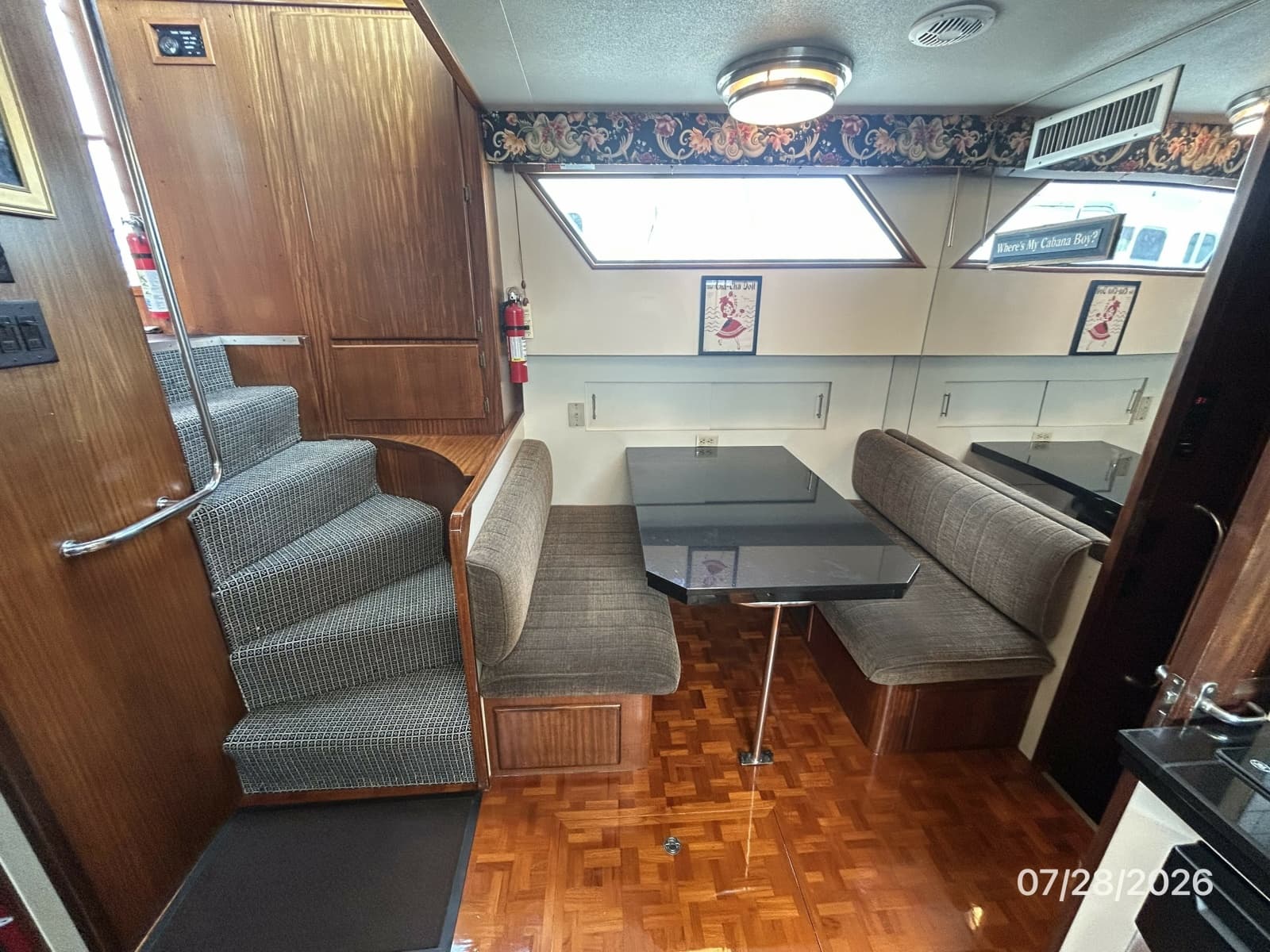 54' Hatteras dinette