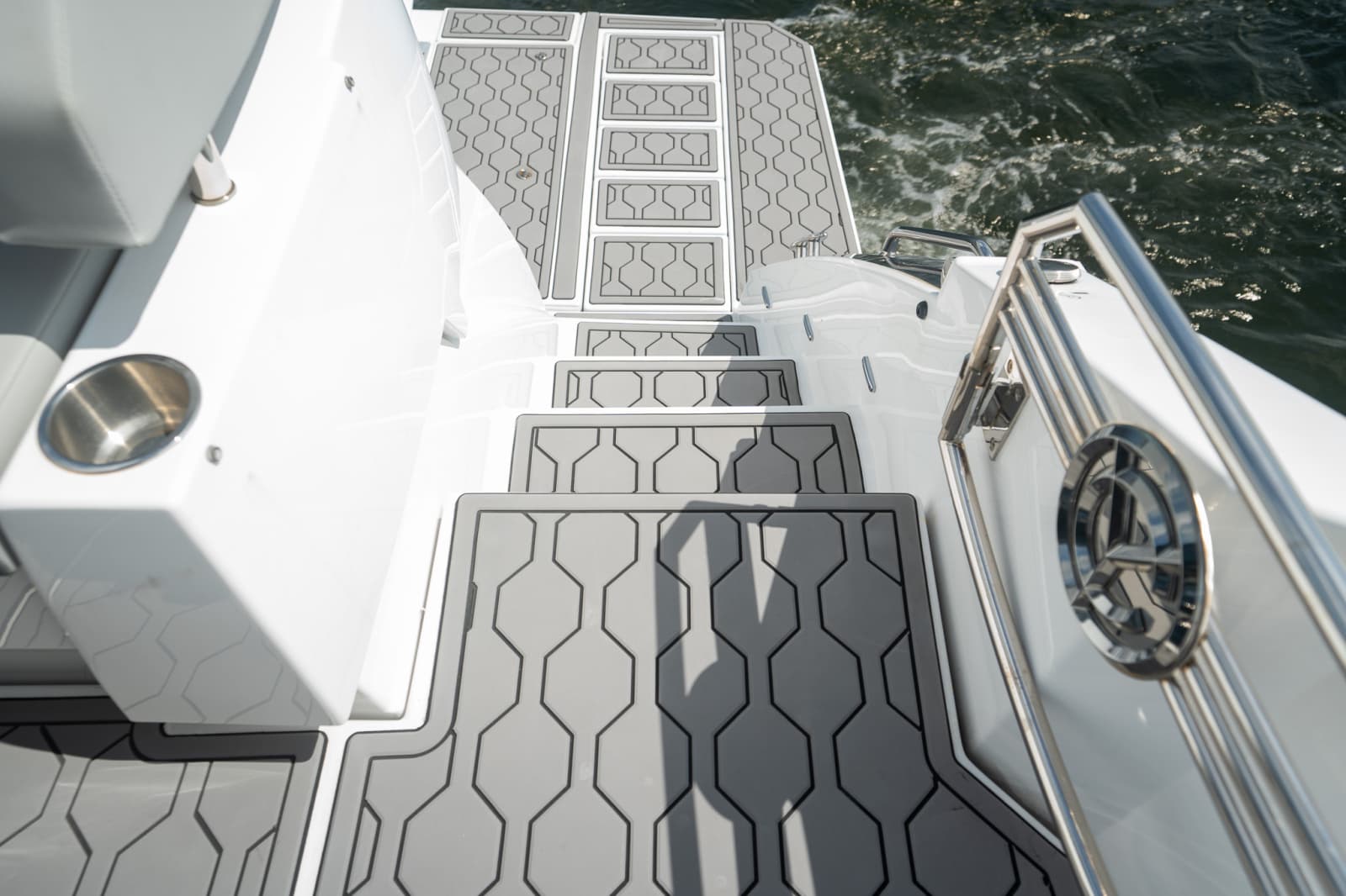 2023 Cruisers Yachts 50 CANTIUS