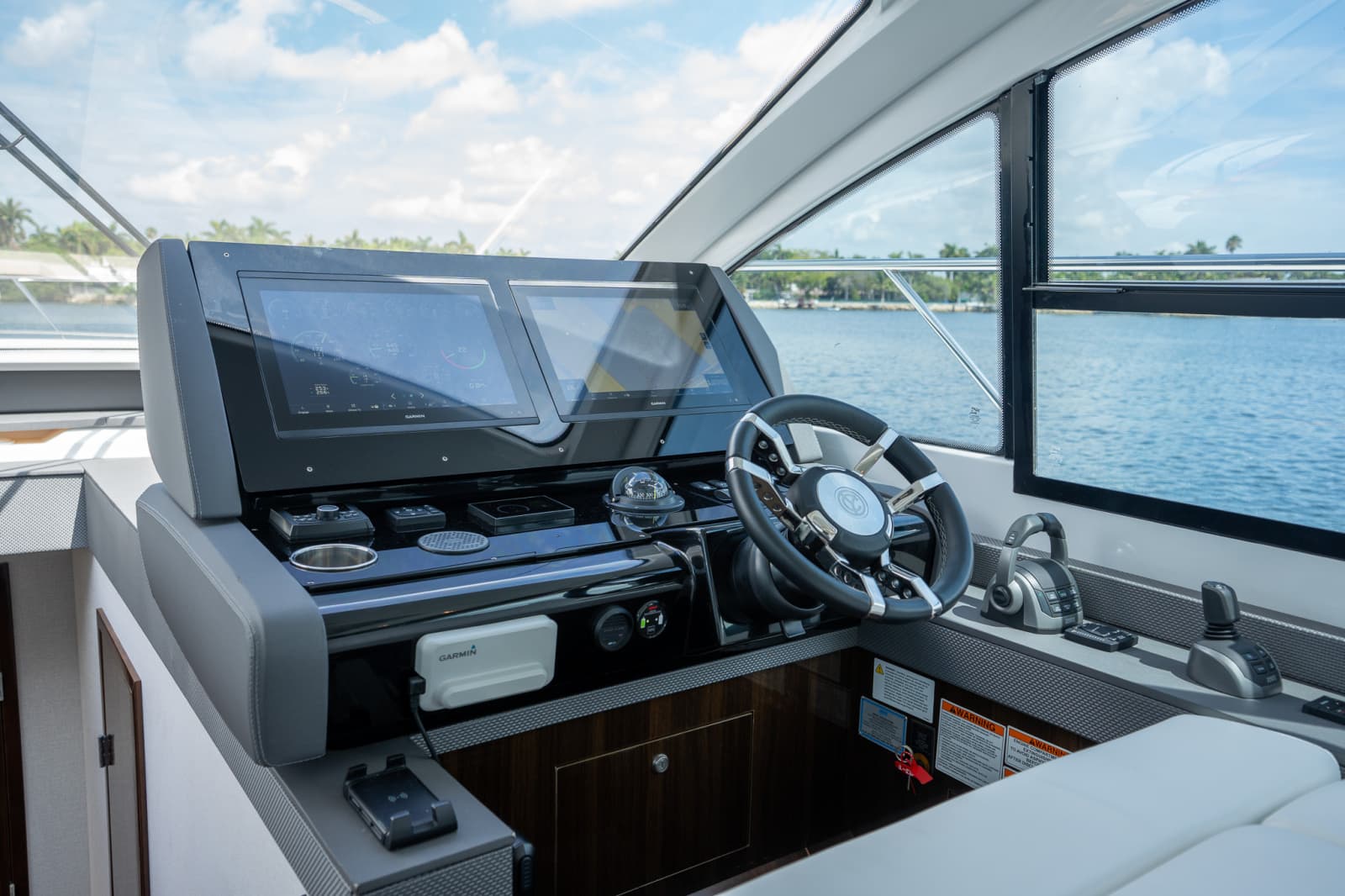 2023 Cruisers Yachts 50 CANTIUS