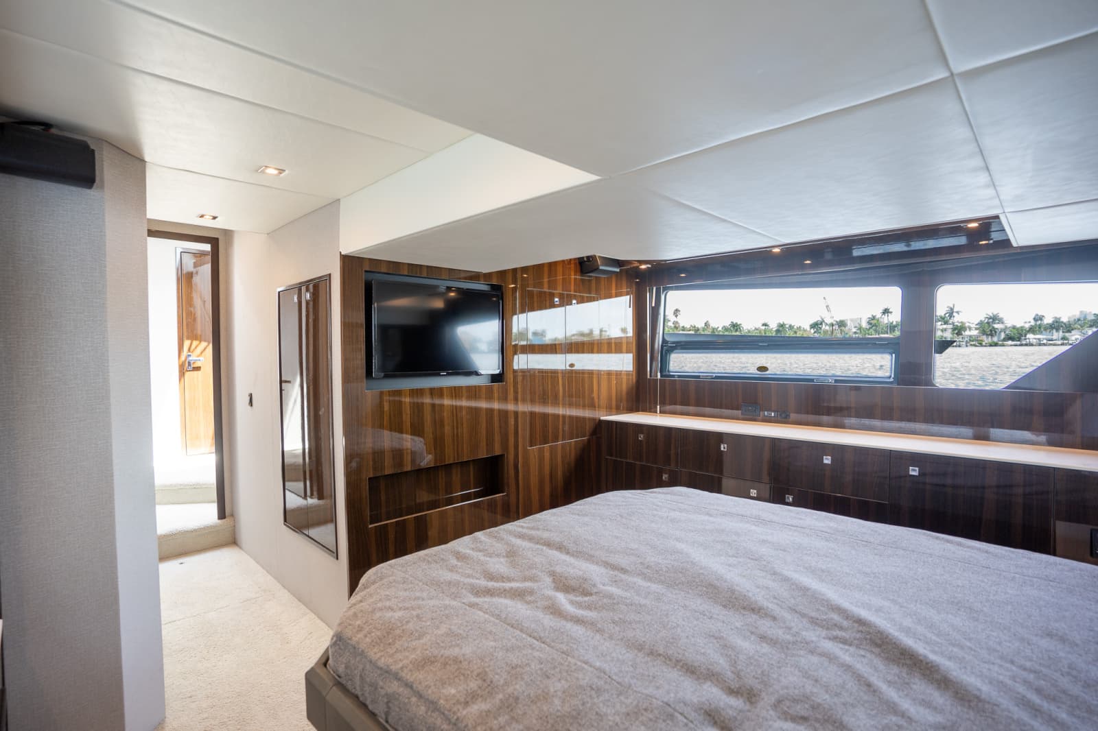 2023 Cruisers Yachts 50 CANTIUS