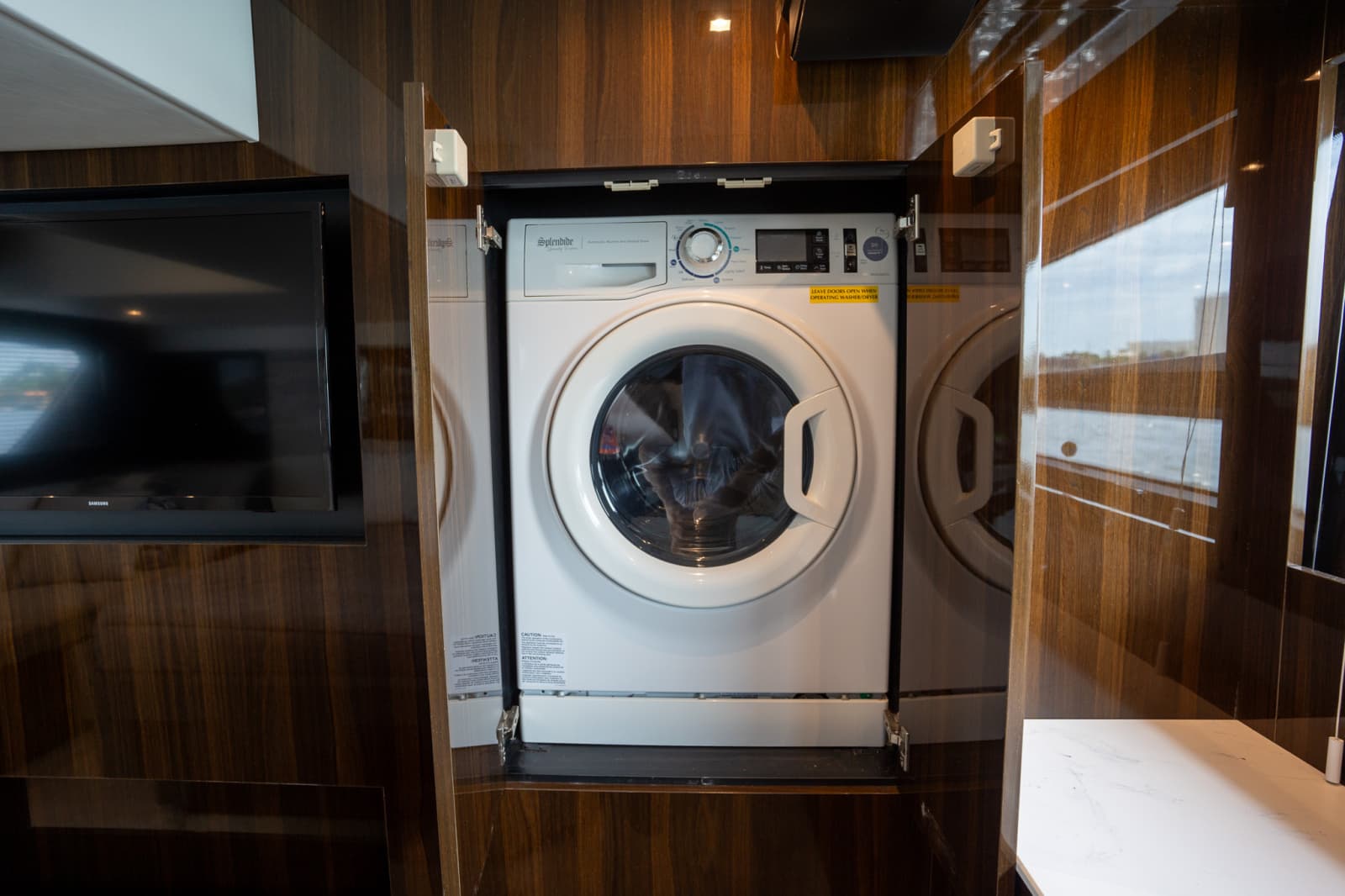 2023 Cruisers Yachts 50 CANTIUS