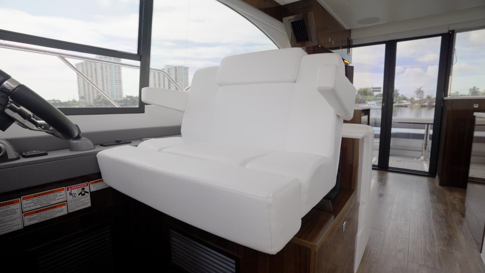 2023 Cruisers Yachts 50 CANTIUS