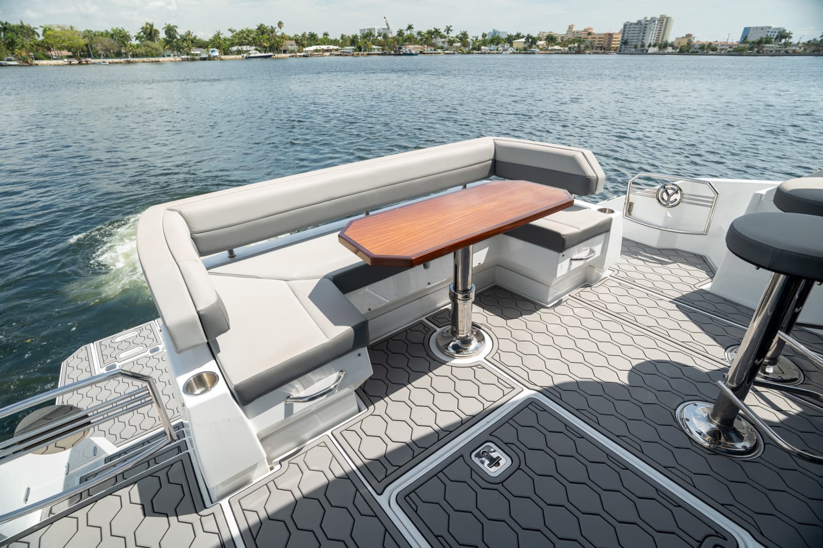 2023 Cruisers Yachts 50 CANTIUS