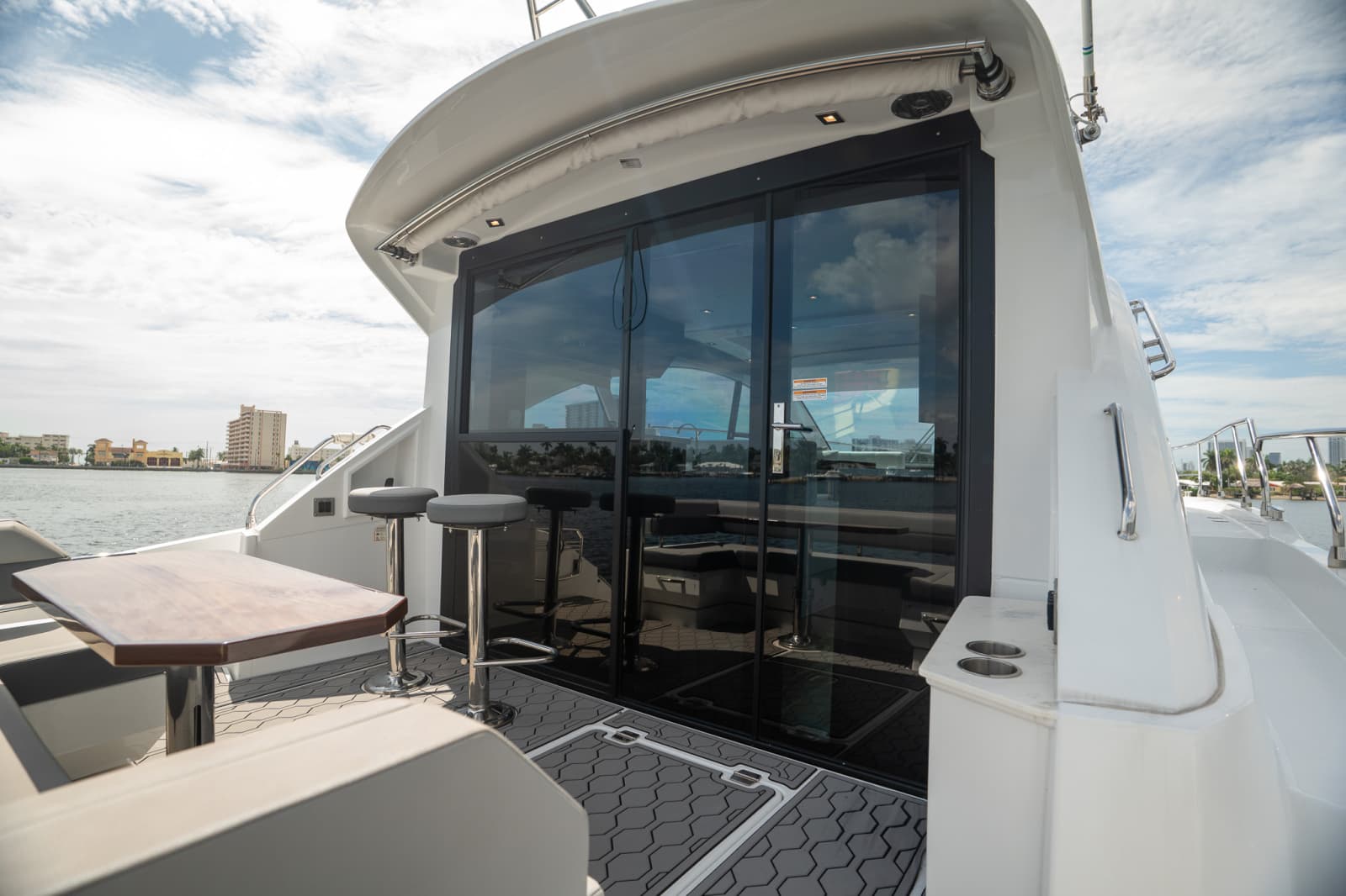 2023 Cruisers Yachts 50 CANTIUS