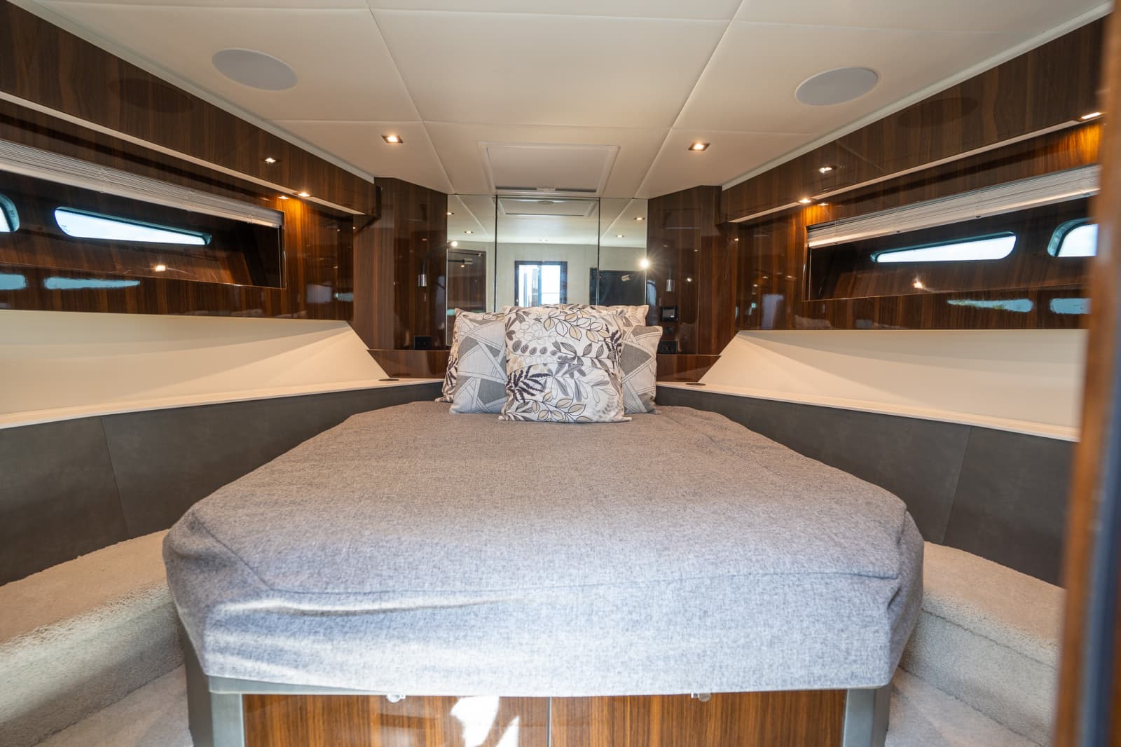2023 Cruisers Yachts 50 CANTIUS
