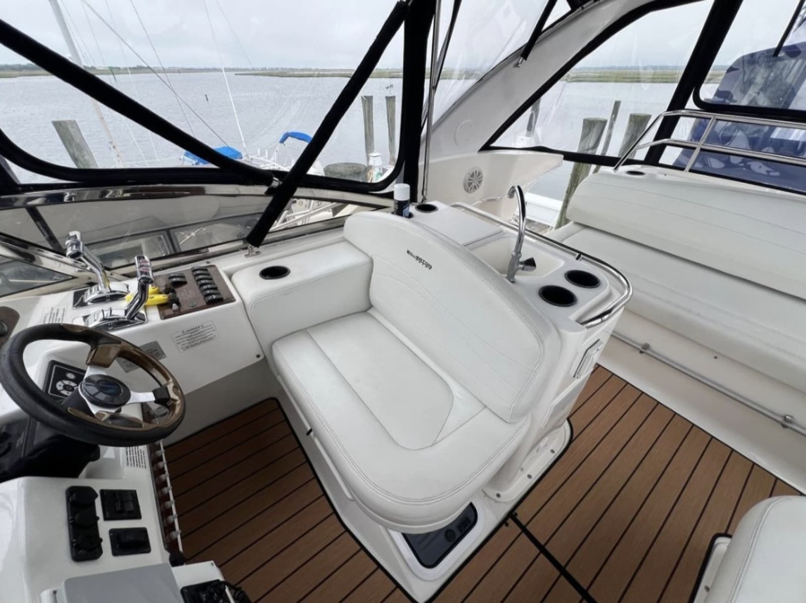 2001 Silverton 330 Sport Bridge