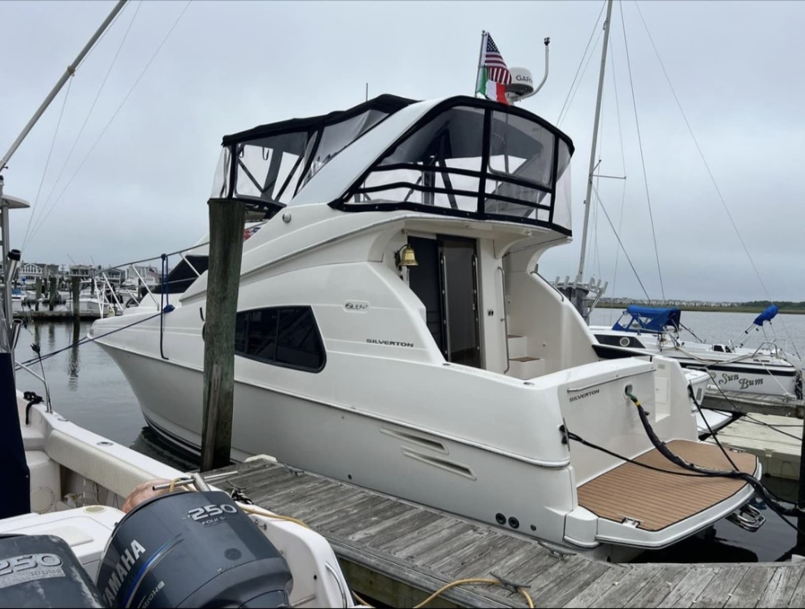 2001 Silverton 330 Sport Bridge