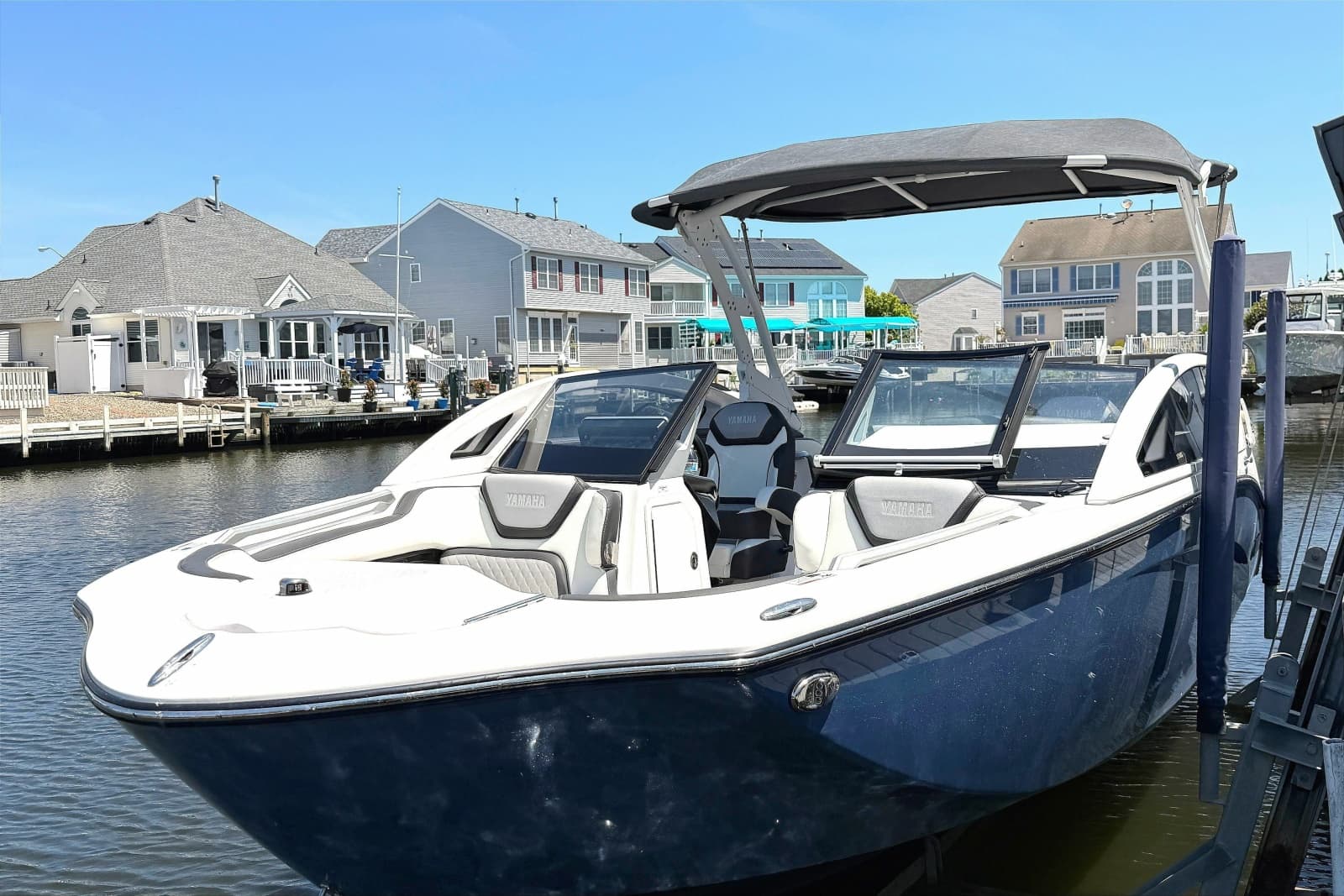 2023 Yamaha Boats 275SE