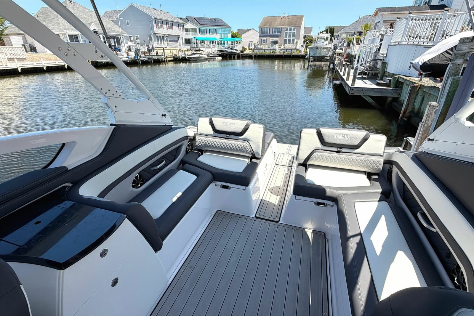 2023 Yamaha Boats 275SE
