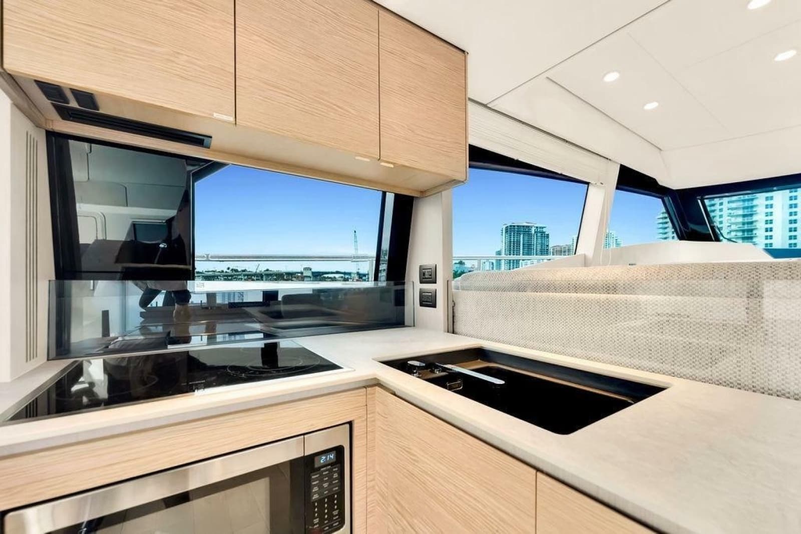 2021 Ferretti Yachts 500