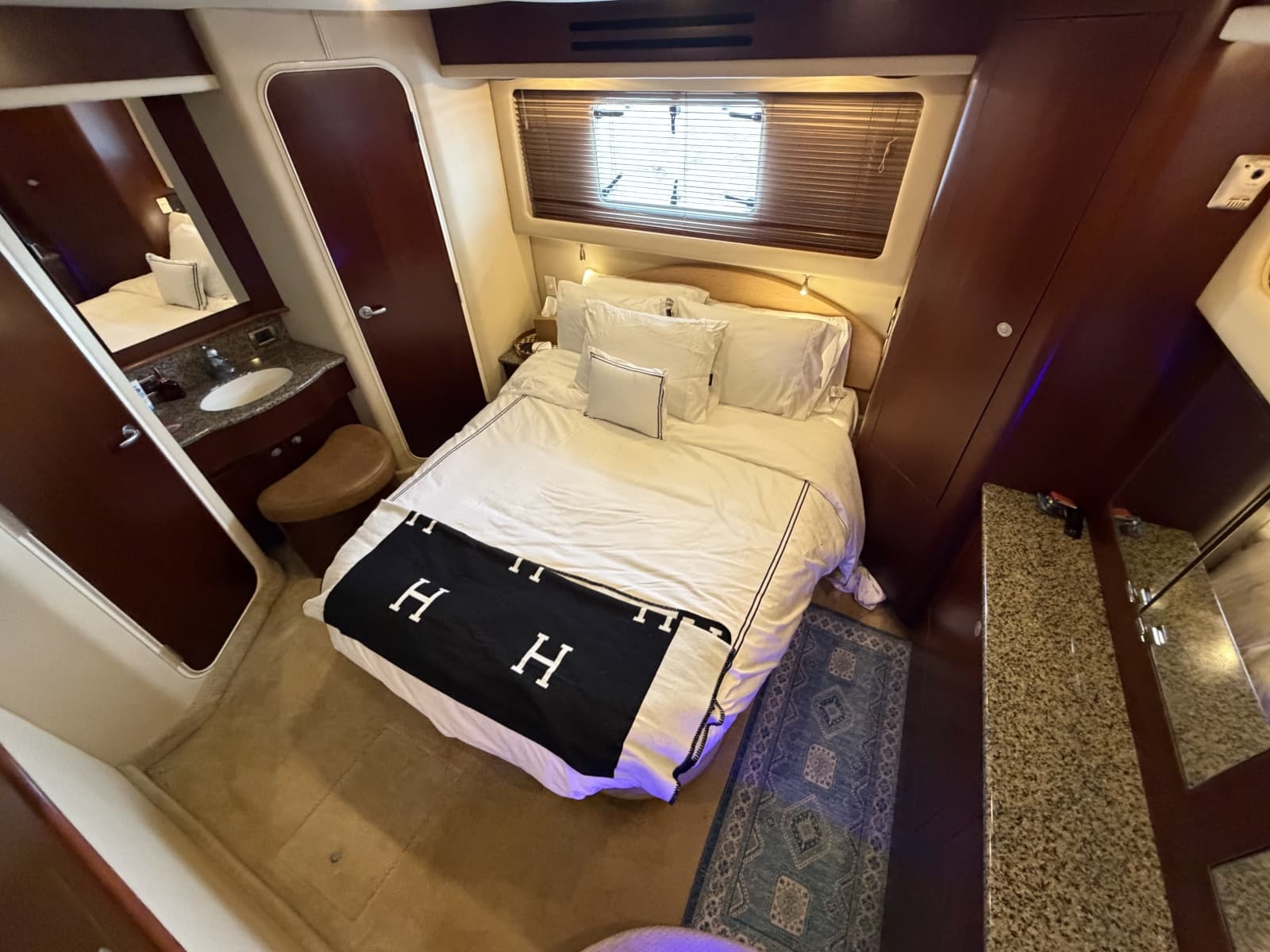 2005 Sea Ray 390 Motor Yacht