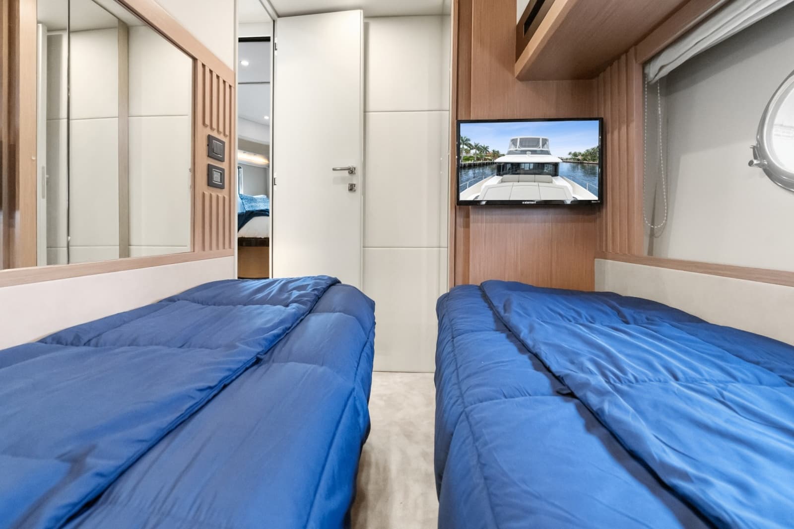 2022 Absolute Navetta 52