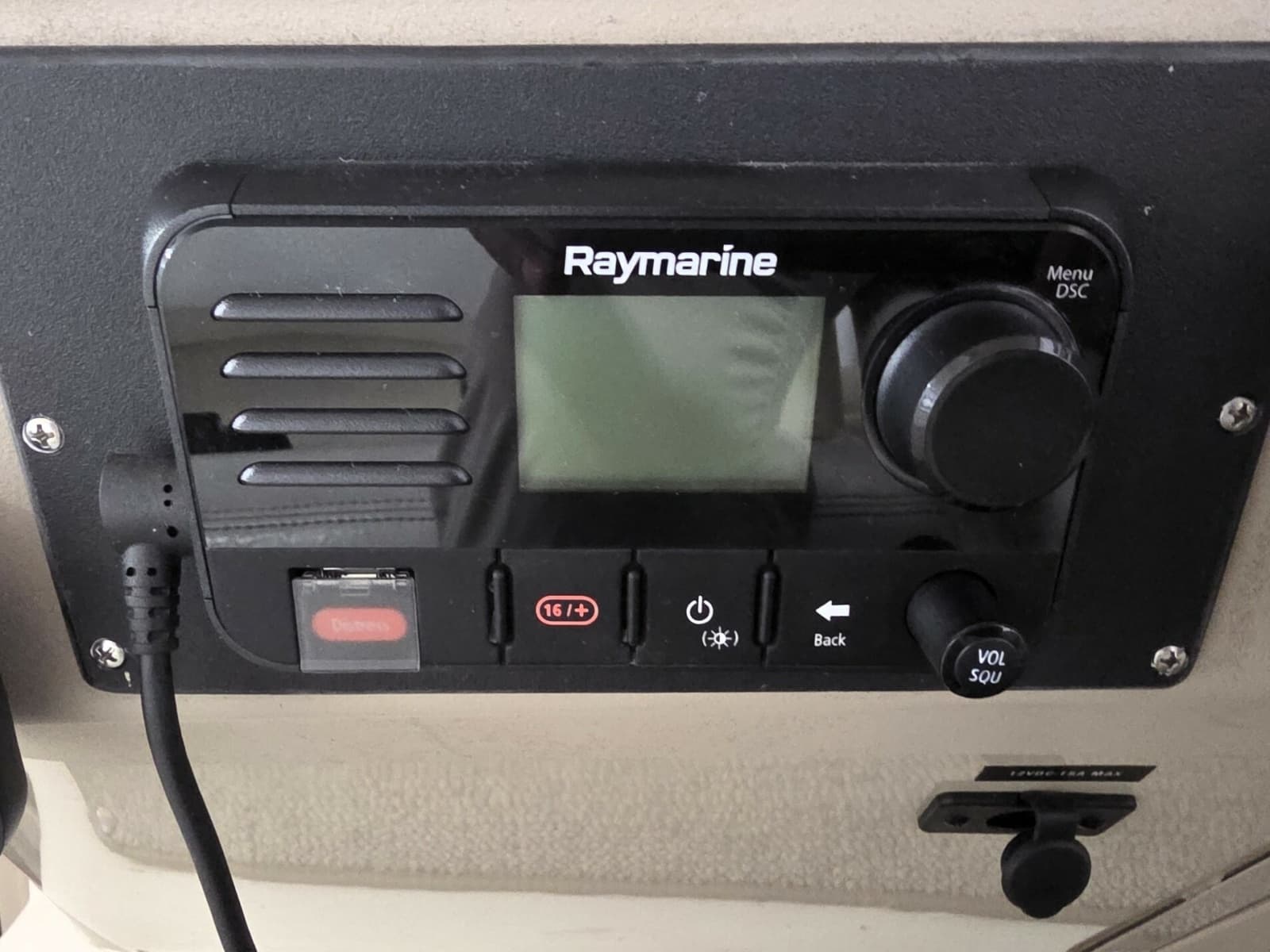 Helm  Raymarine VHF