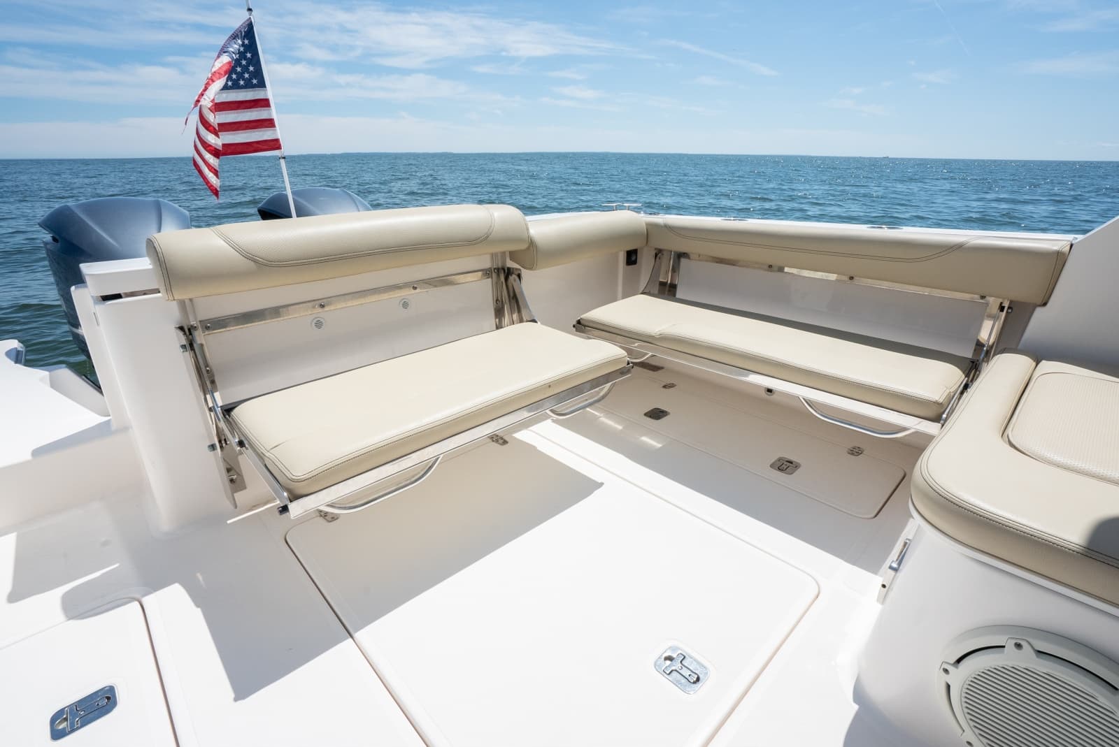 2018 Pursuit 325 DC