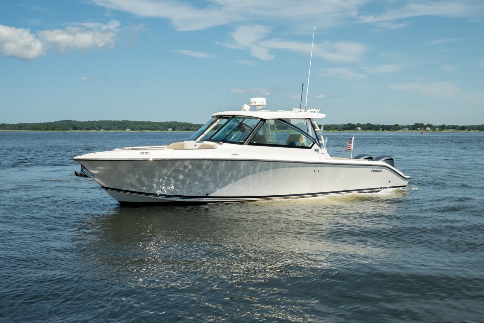 2018 Pursuit 325 DC