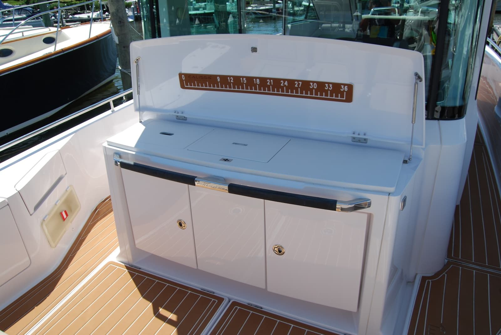 2022 Axopar 37 XC Cross Cabin