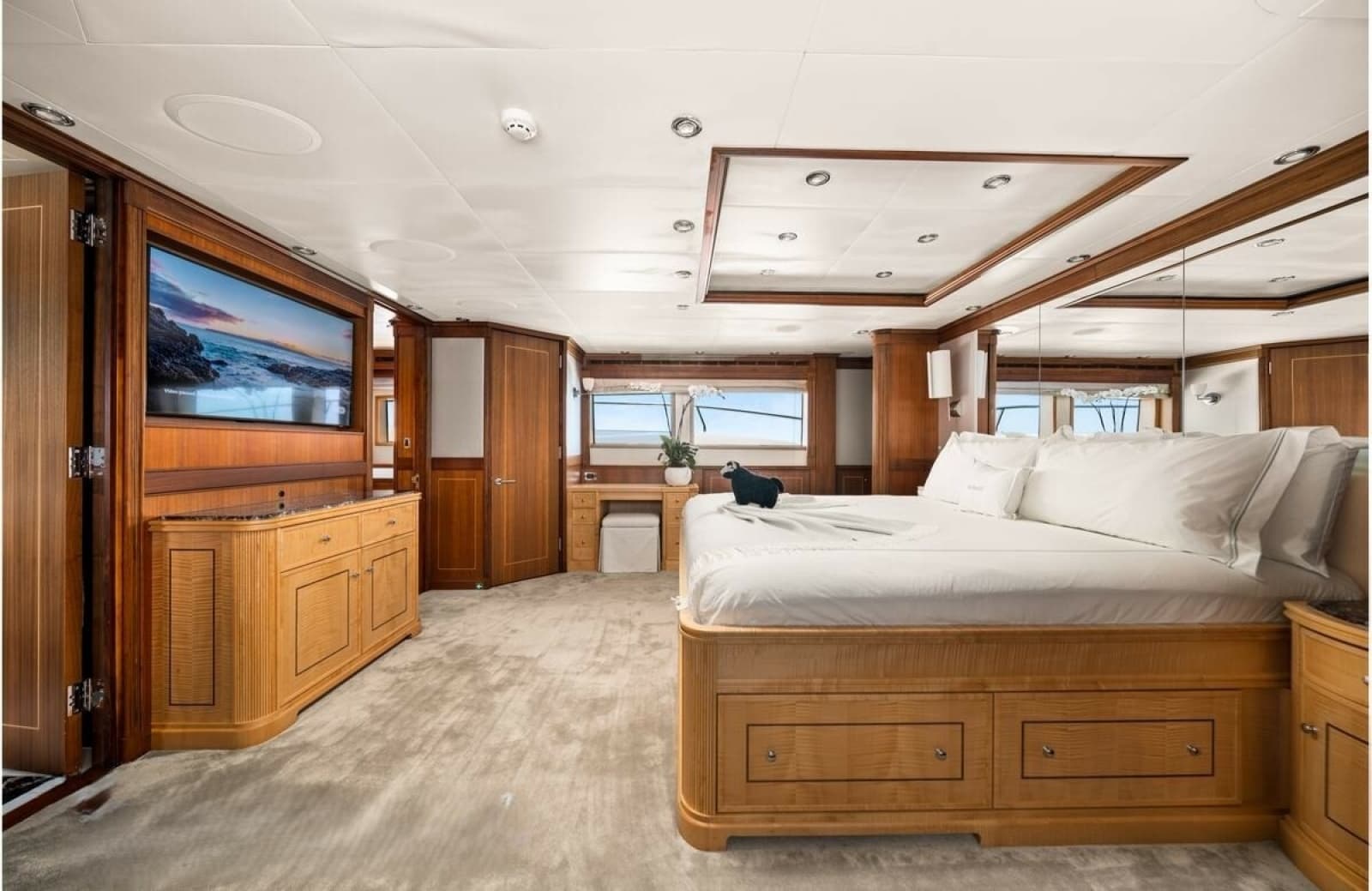 2009 Palmer Johnson Raised Pilothouse Flybridge