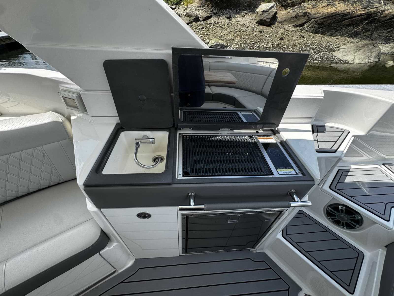 2021 Sea Ray 350 SLX