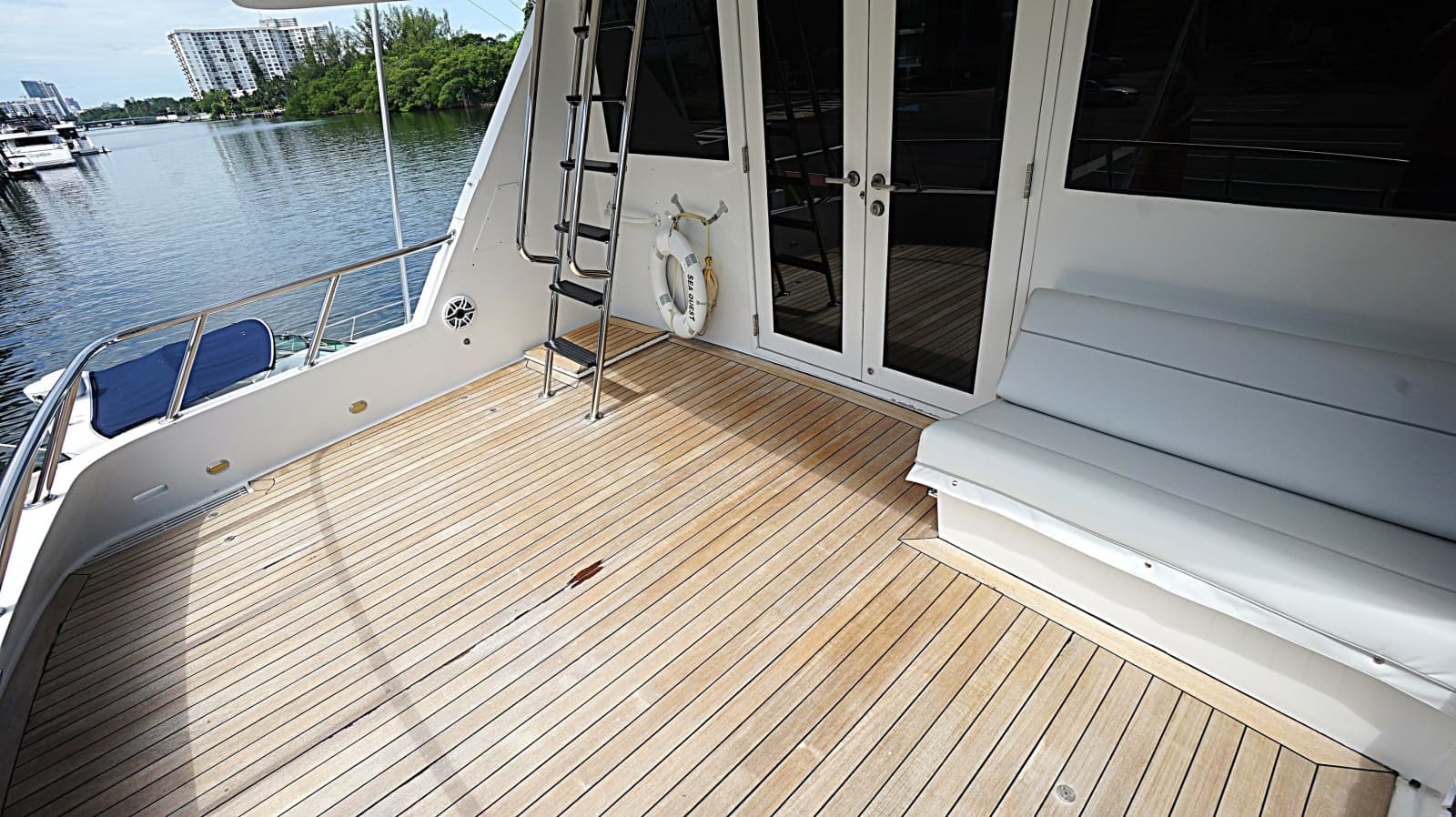 029 Bridge Deck   Skylounge Aft Deck