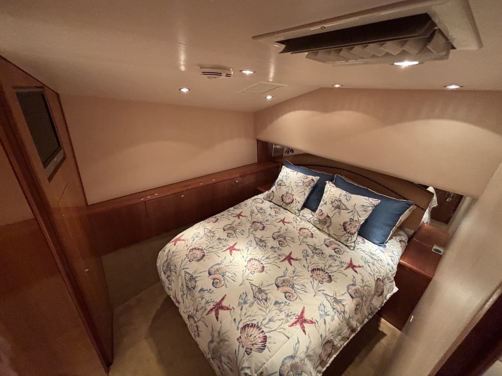 2005 Hatteras Convertible