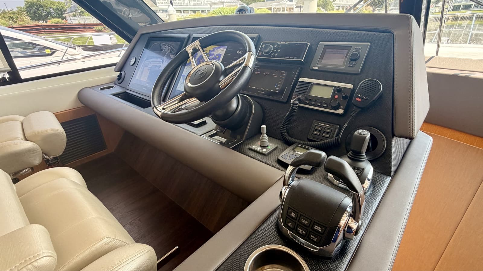 2017 Riviera 525 SUV