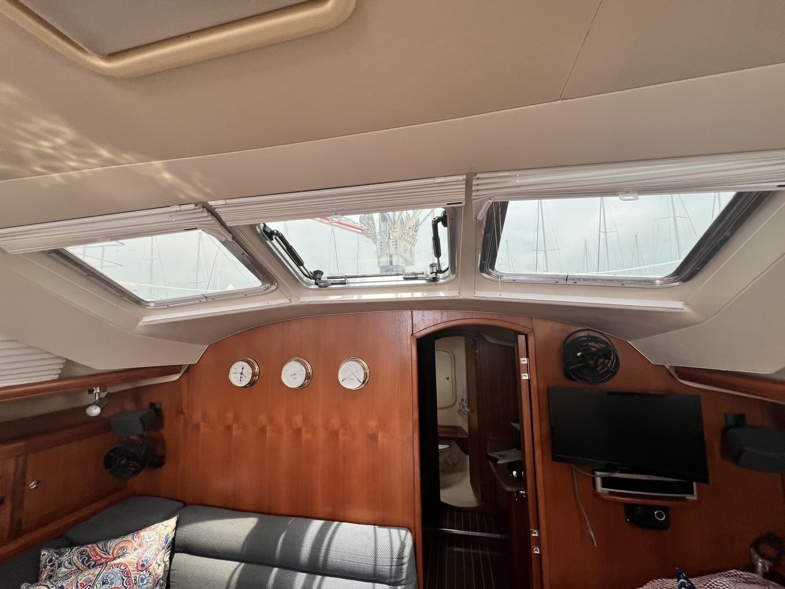 2007 Hunter 41 Deck Salon