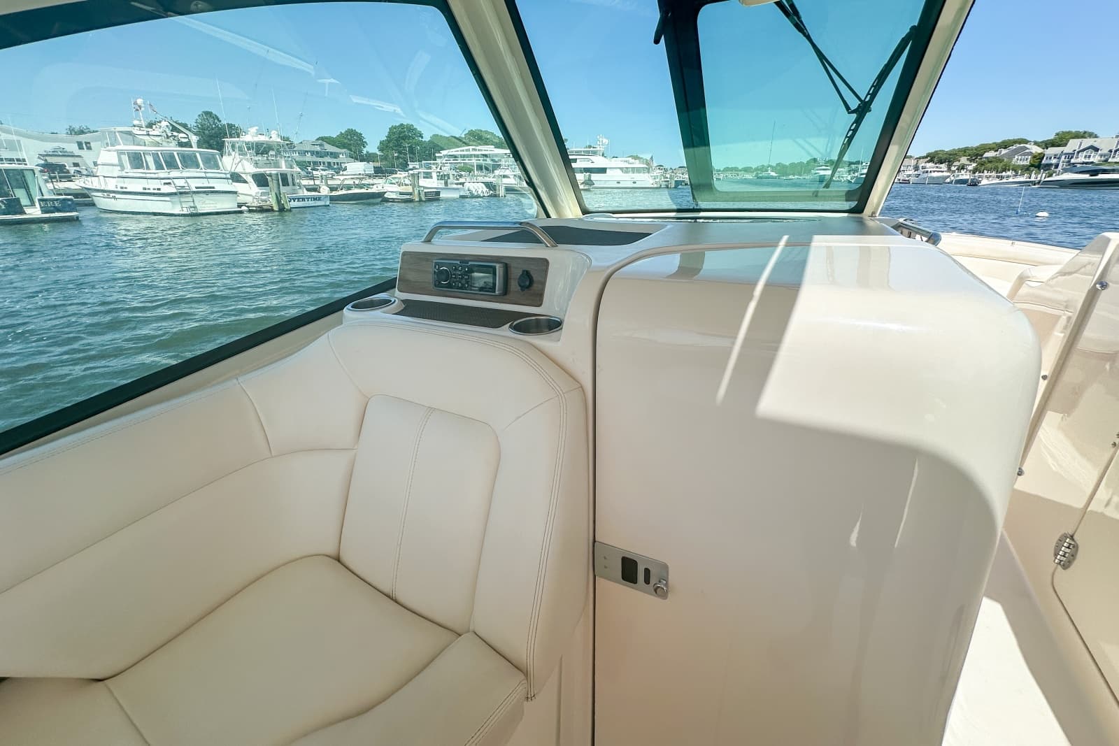 2015 Grady-White 375 Freedom