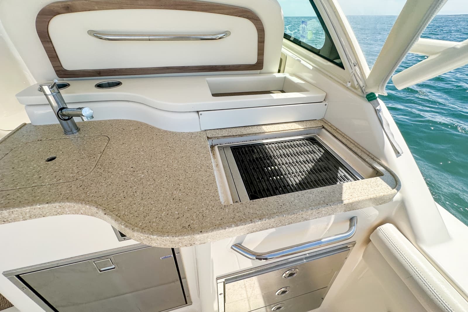 2015 Grady-White 375 Freedom