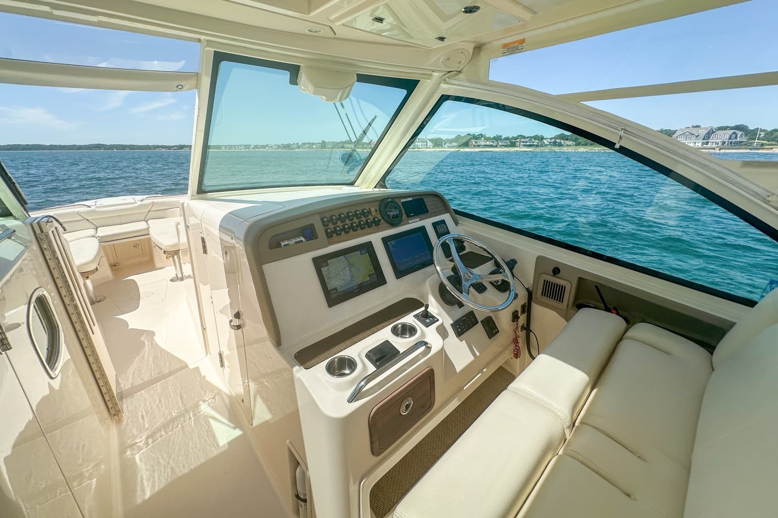 2015 Grady-White 375 Freedom