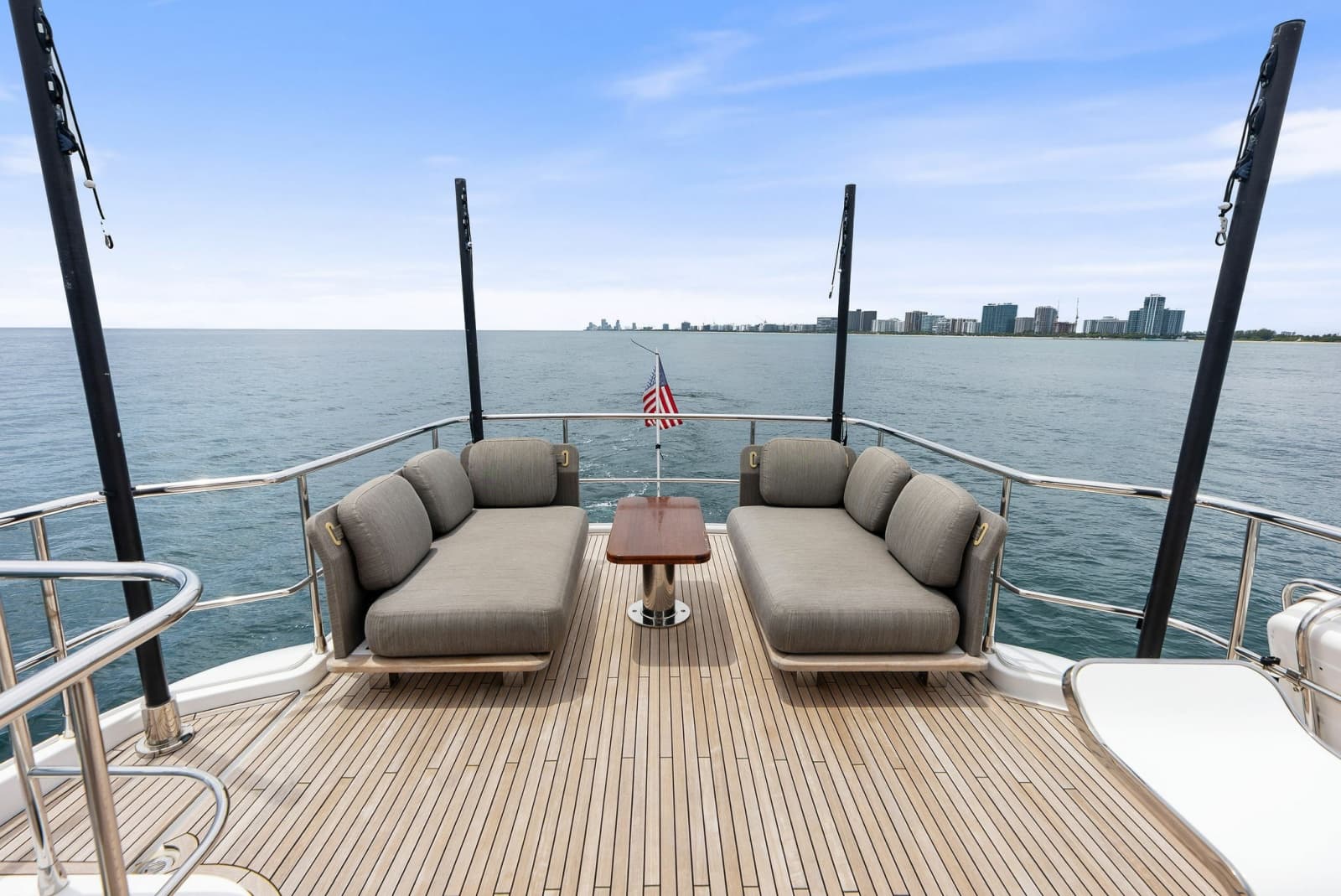 2021 Azimut Magellano 66