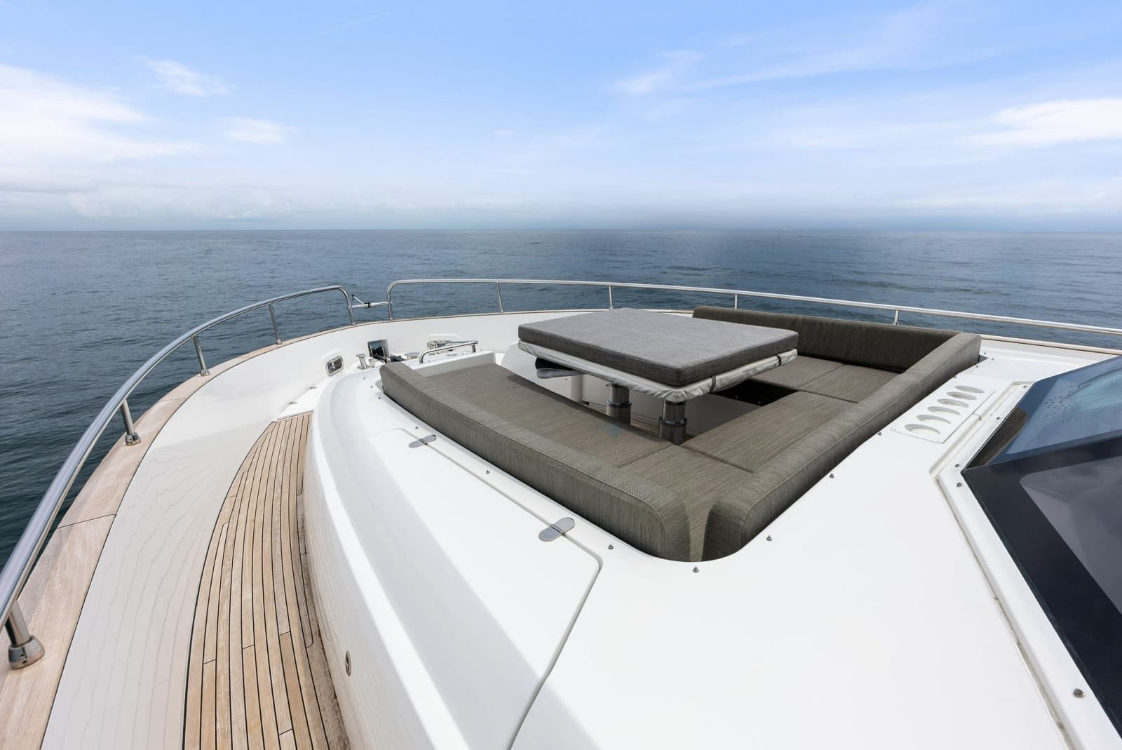 2021 Azimut Magellano 66