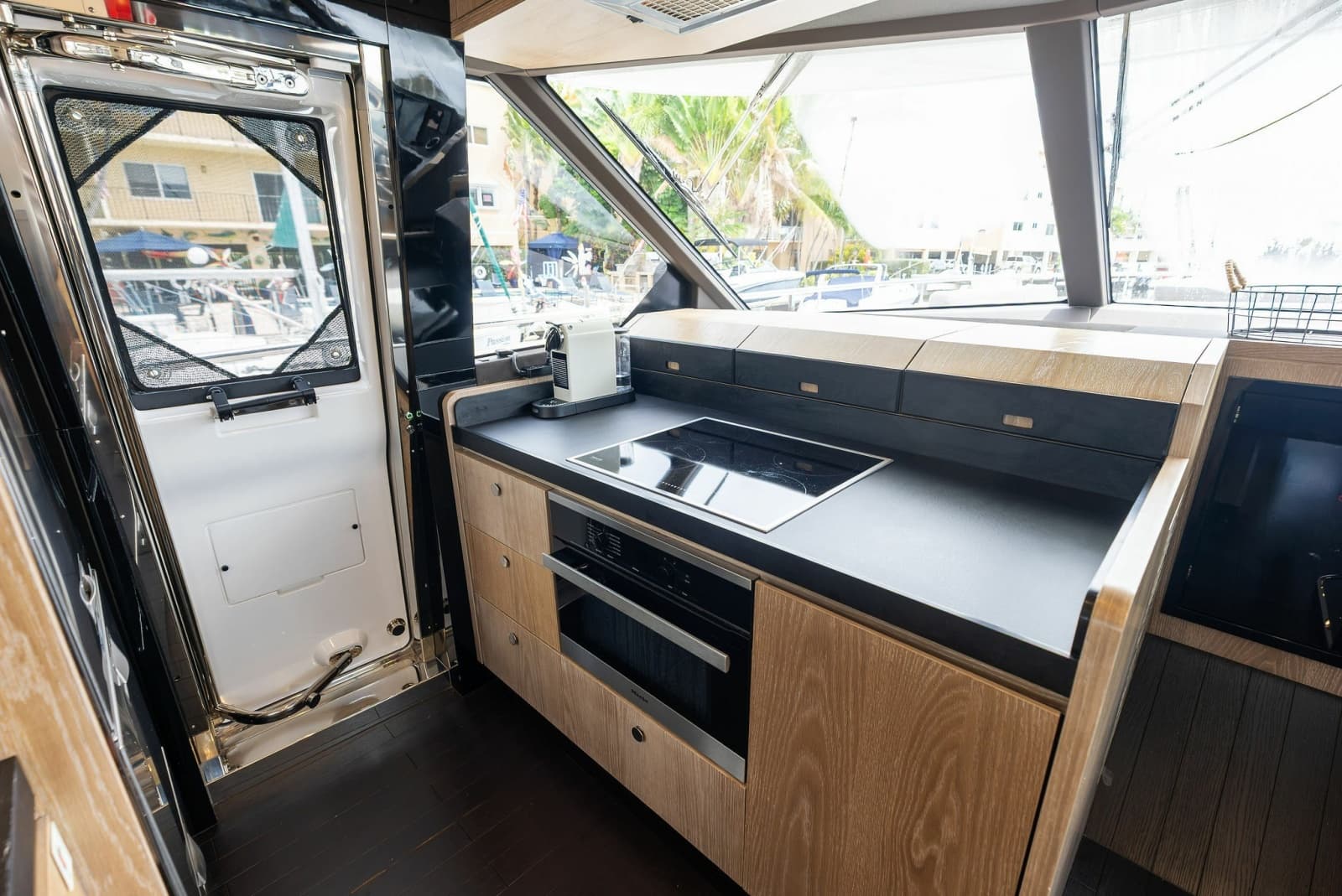 2021 Azimut Magellano 66