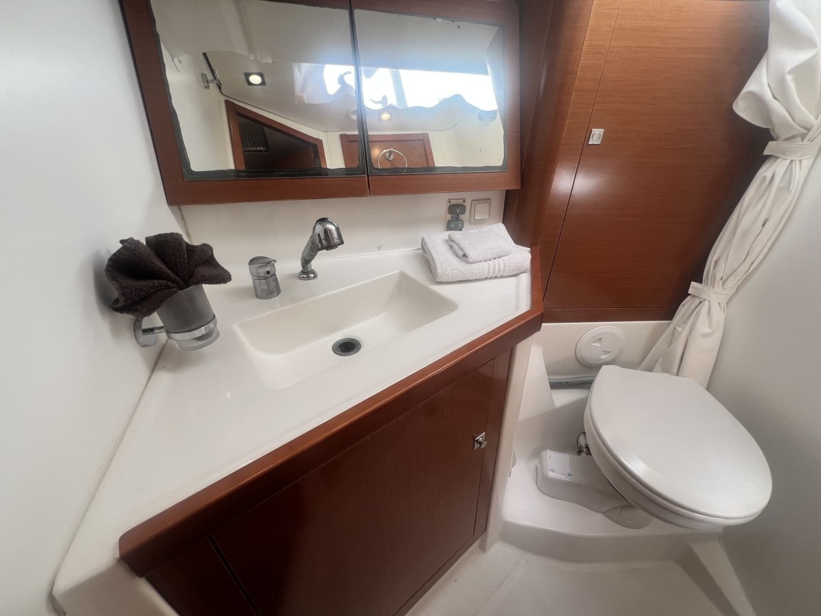 2016 Beneteau Oceanis 45