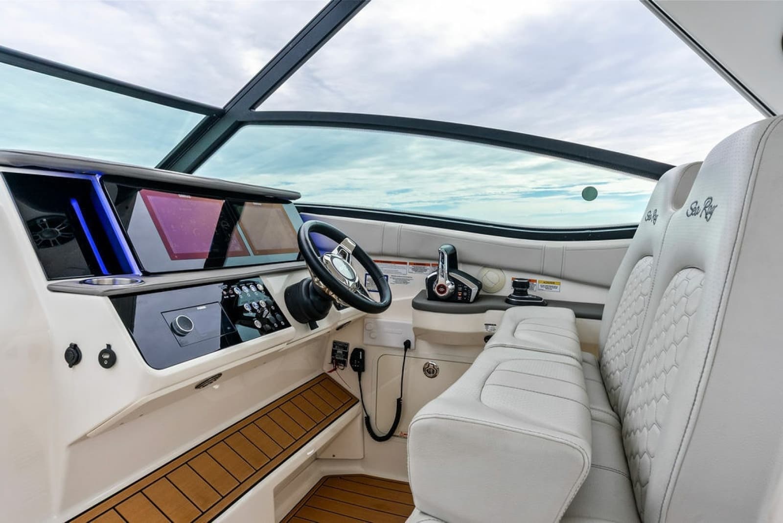 2022 Sea Ray Sundancer 320 Outboard
