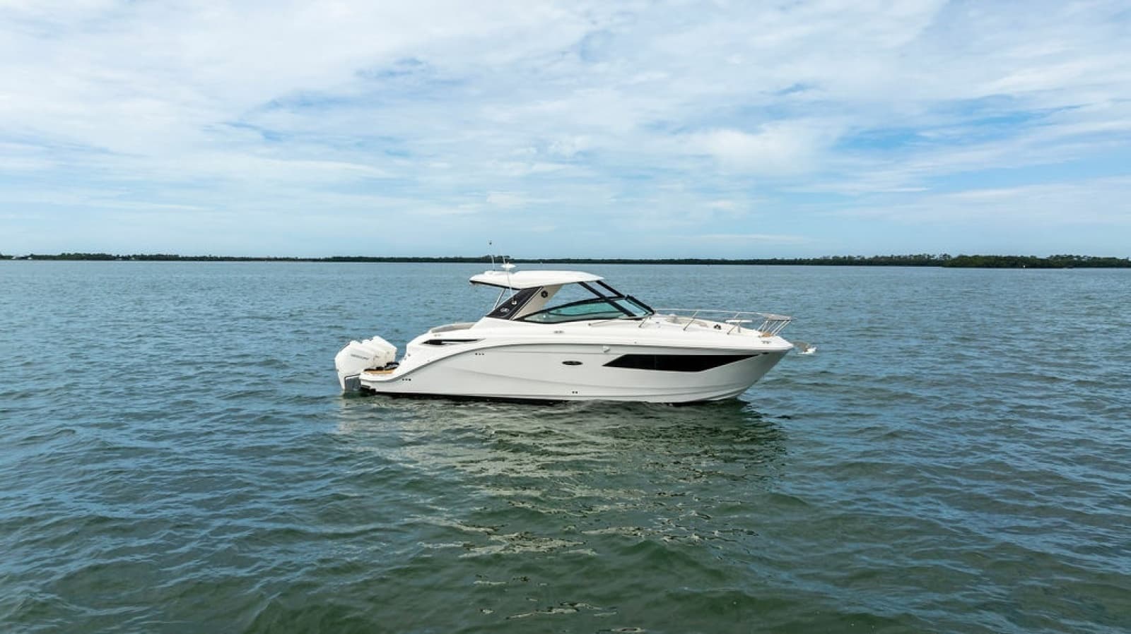2022 Sea Ray Sundancer 320 Outboard