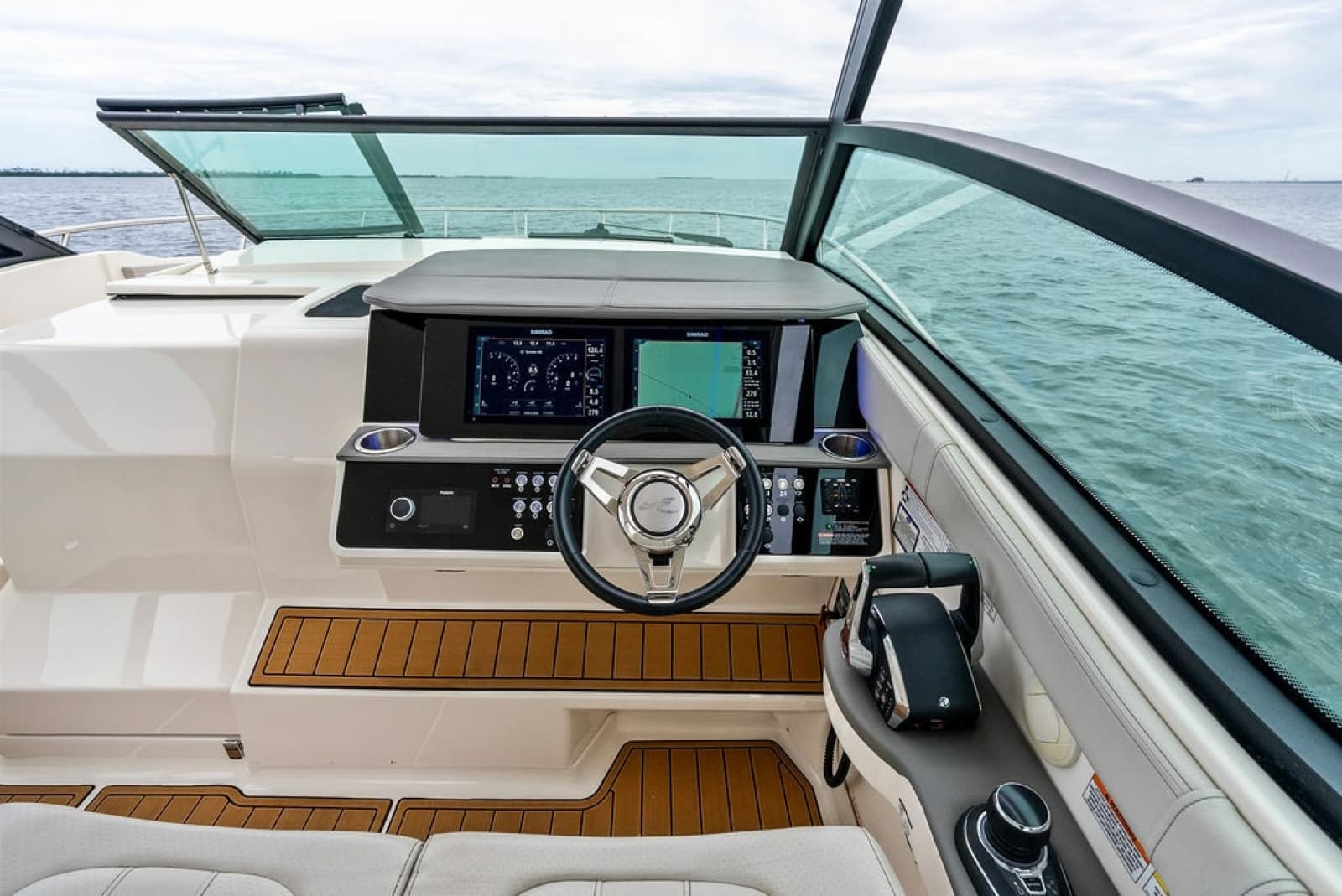 2022 Sea Ray Sundancer 320 Outboard