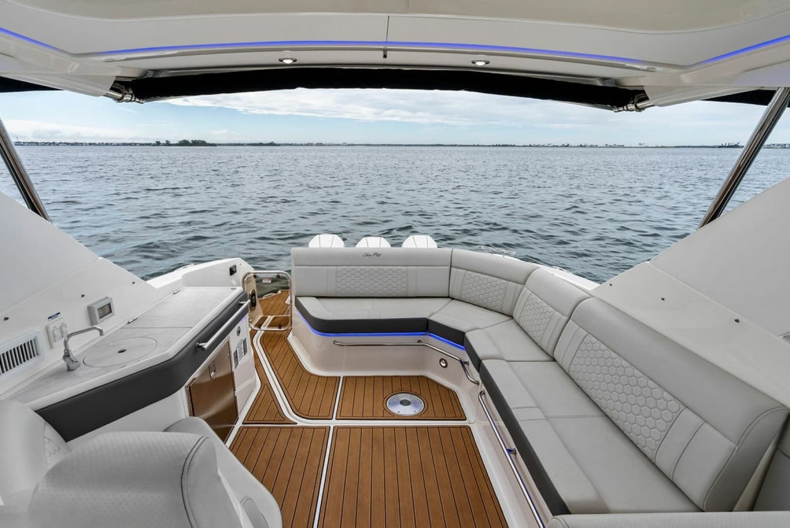 2022 Sea Ray Sundancer 320 Outboard