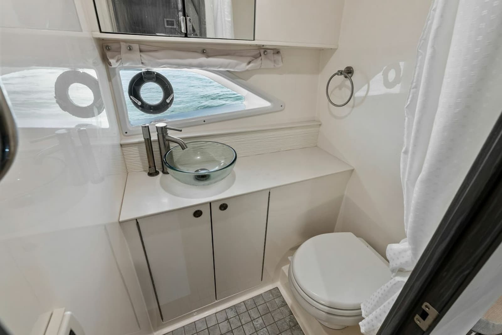 2022 Sea Ray Sundancer 320 Outboard