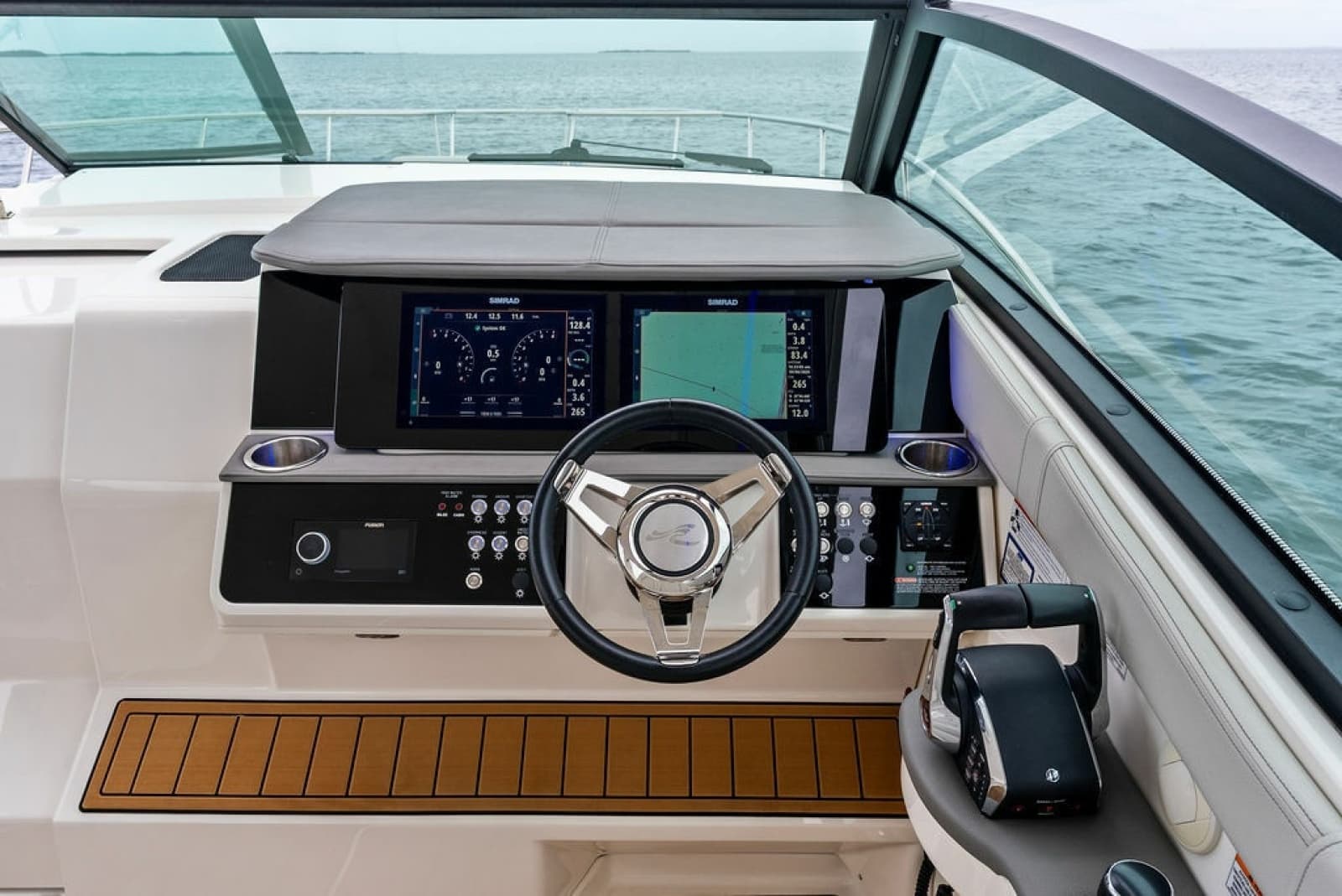 2022 Sea Ray Sundancer 320 Outboard