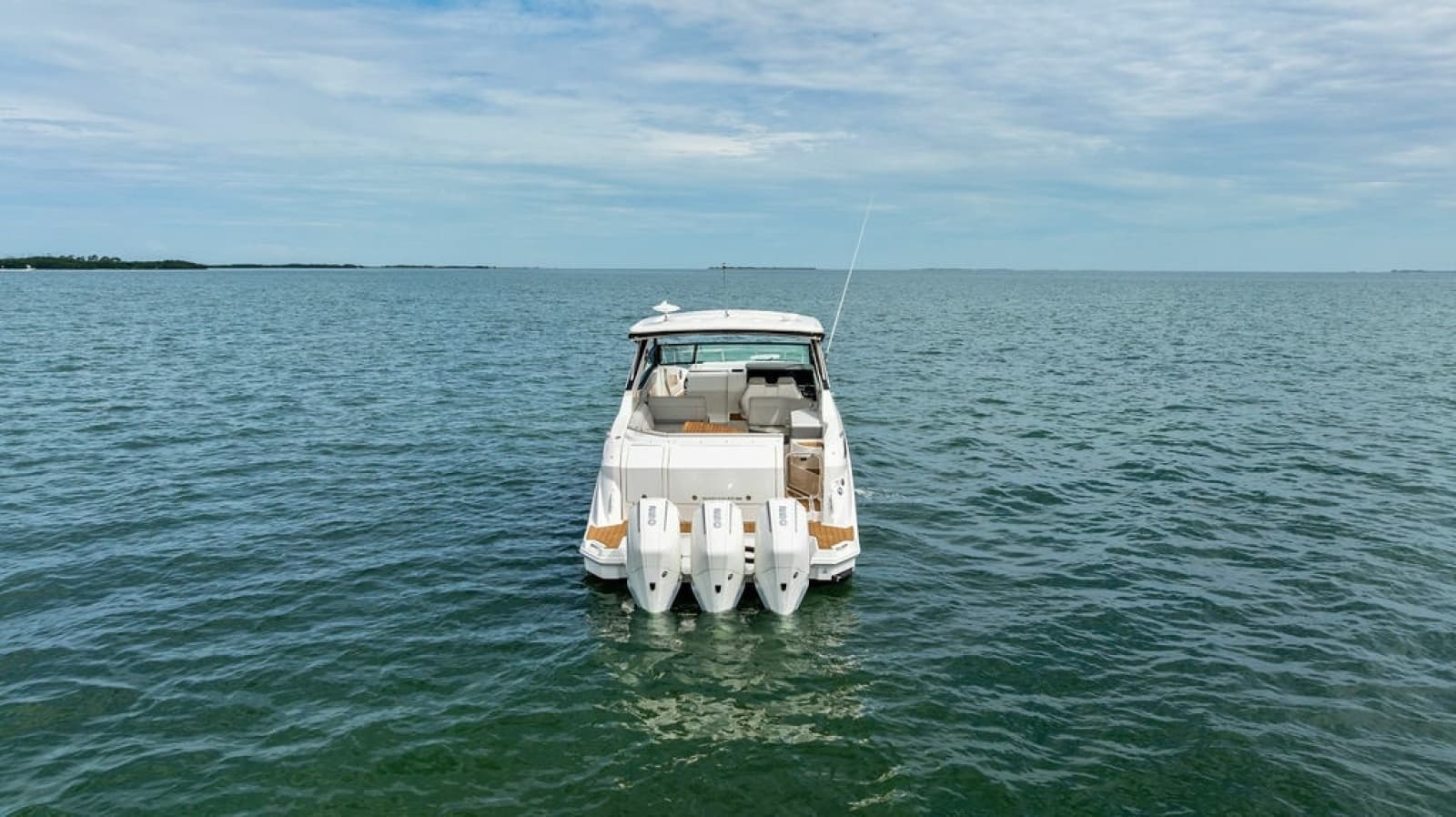2022 Sea Ray Sundancer 320 Outboard