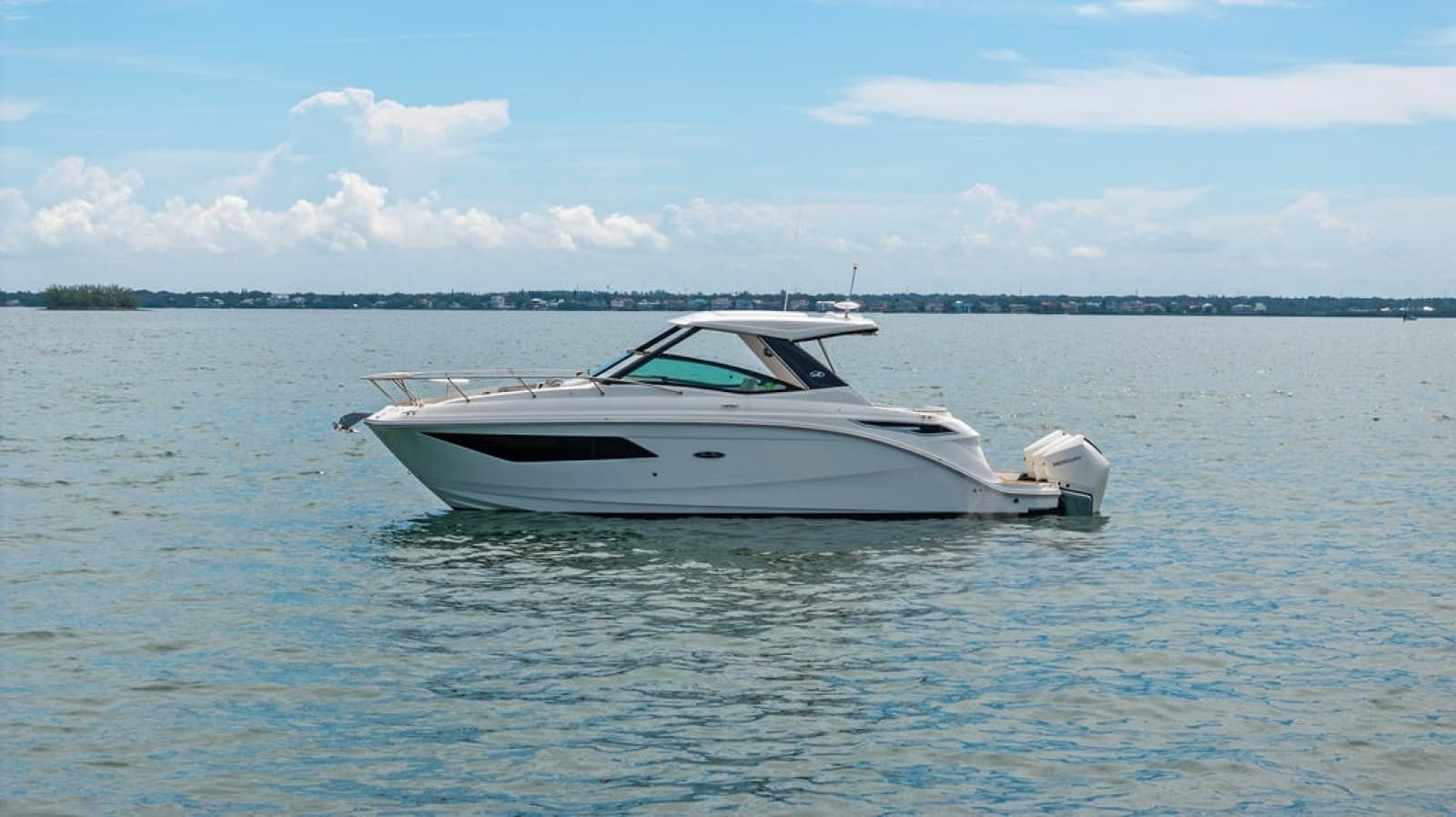 2022 Sea Ray Sundancer 320 Outboard