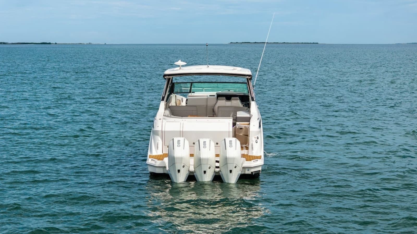 2022 Sea Ray Sundancer 320 Outboard