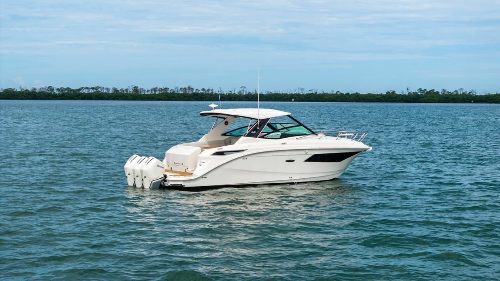 2022 Sea Ray Sundancer 320 Outboard